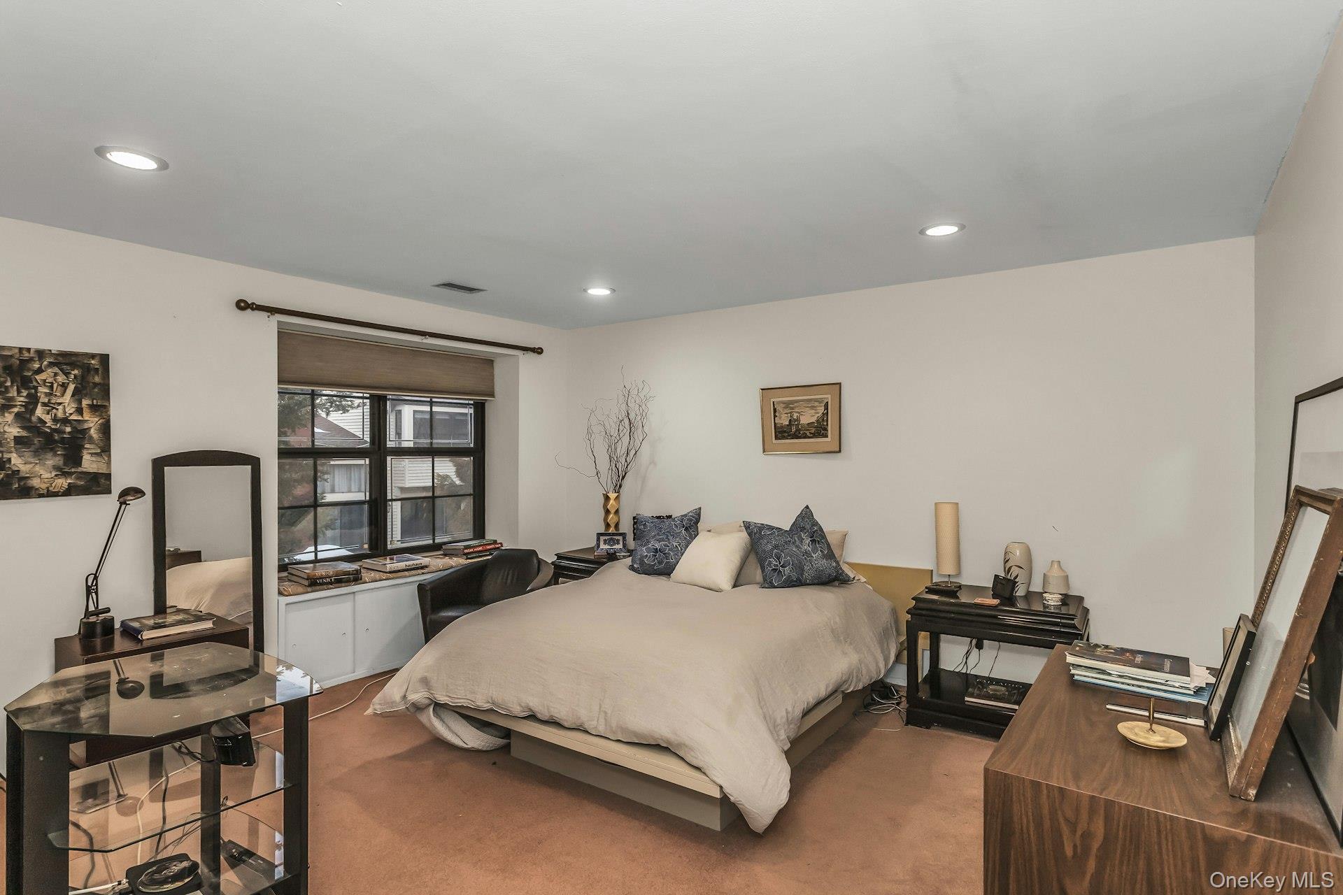 232 Linnet Court, Manhasset, NY 11030