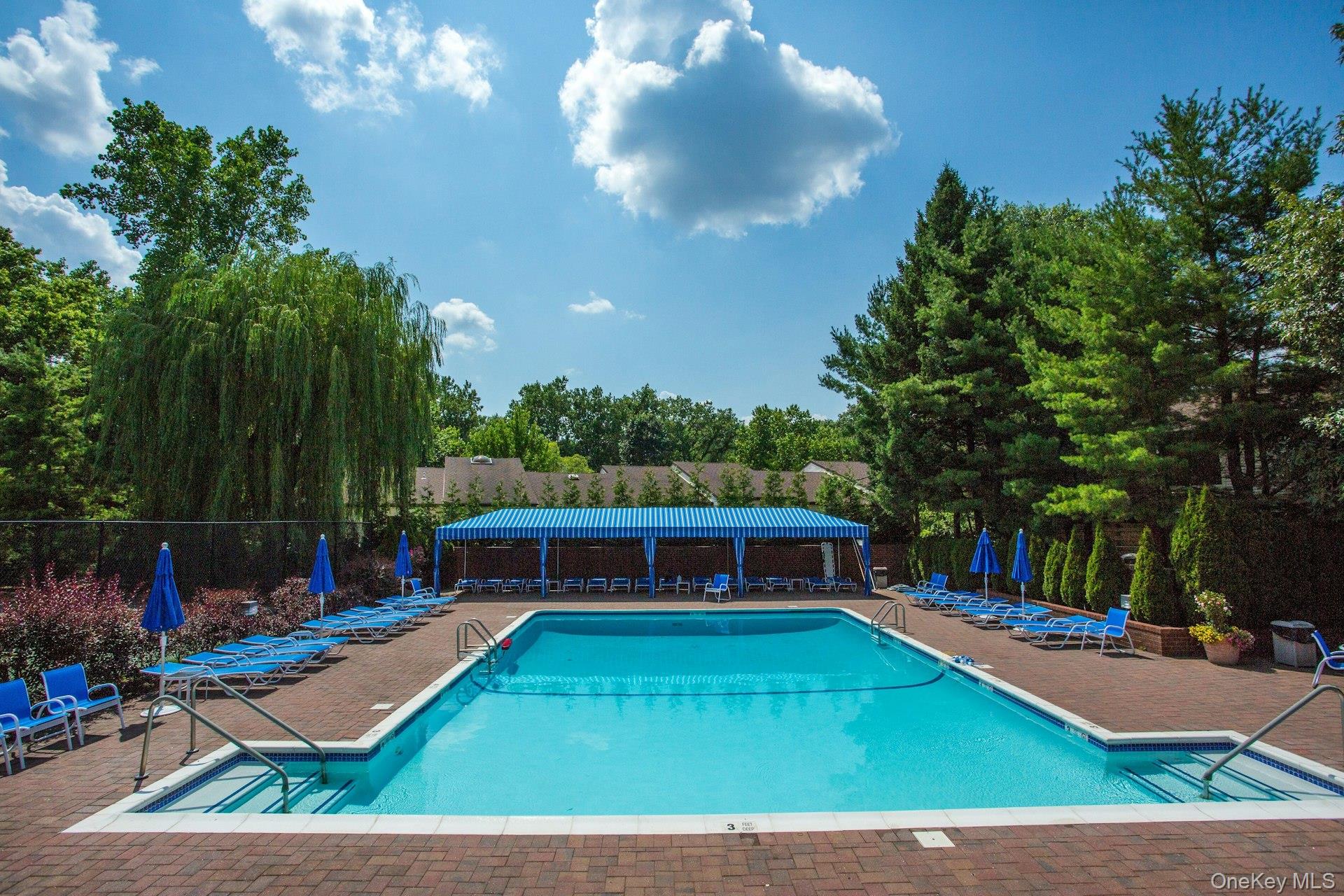 232 Linnet Court, Manhasset, NY 11030