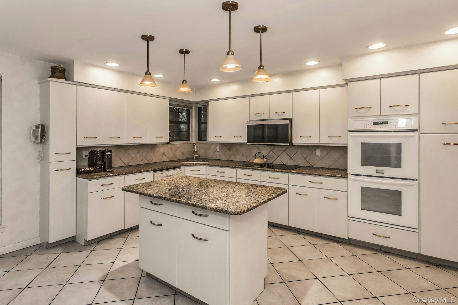 232 Linnet Court, Manhasset, NY 11030