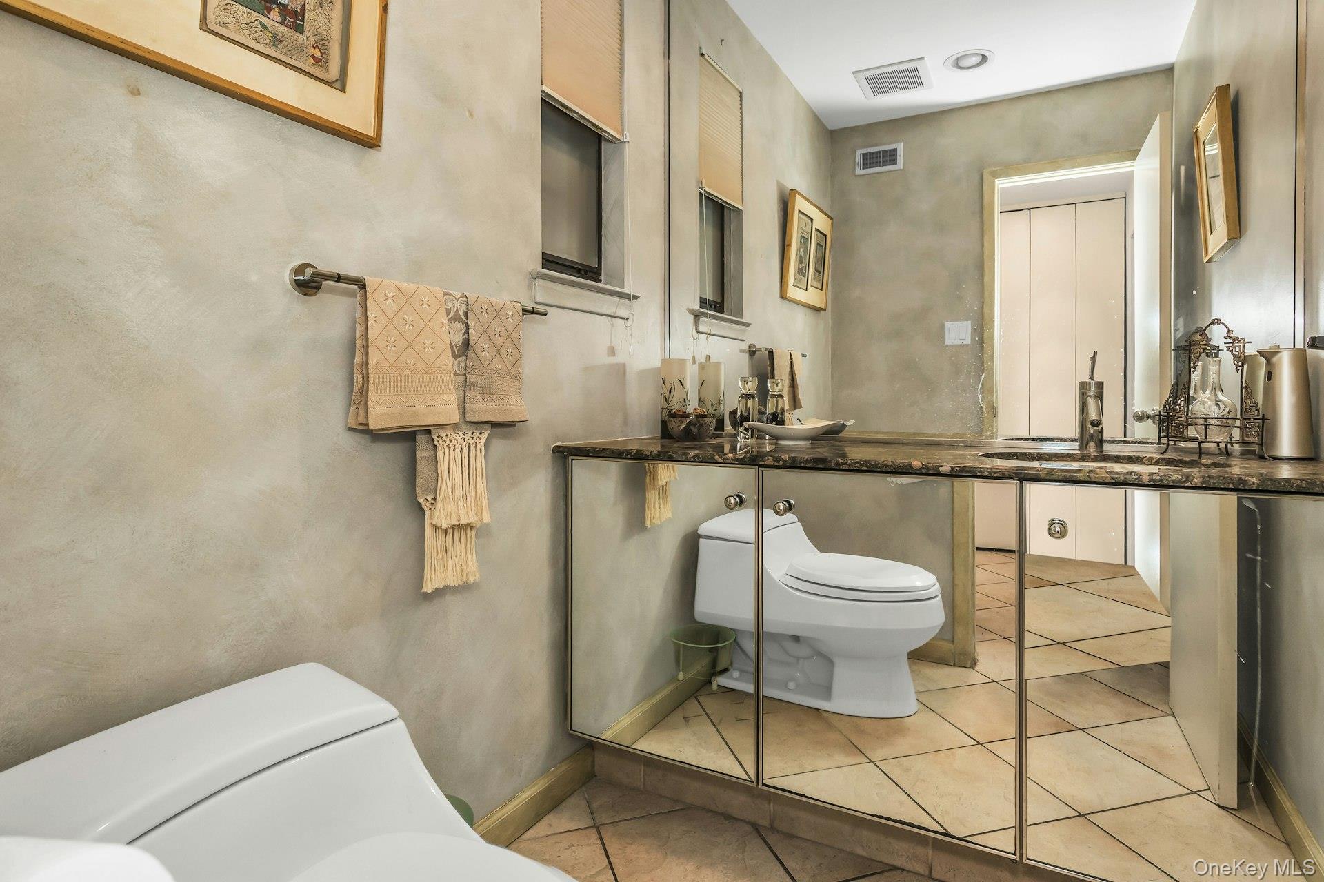 232 Linnet Court, Manhasset, NY 11030