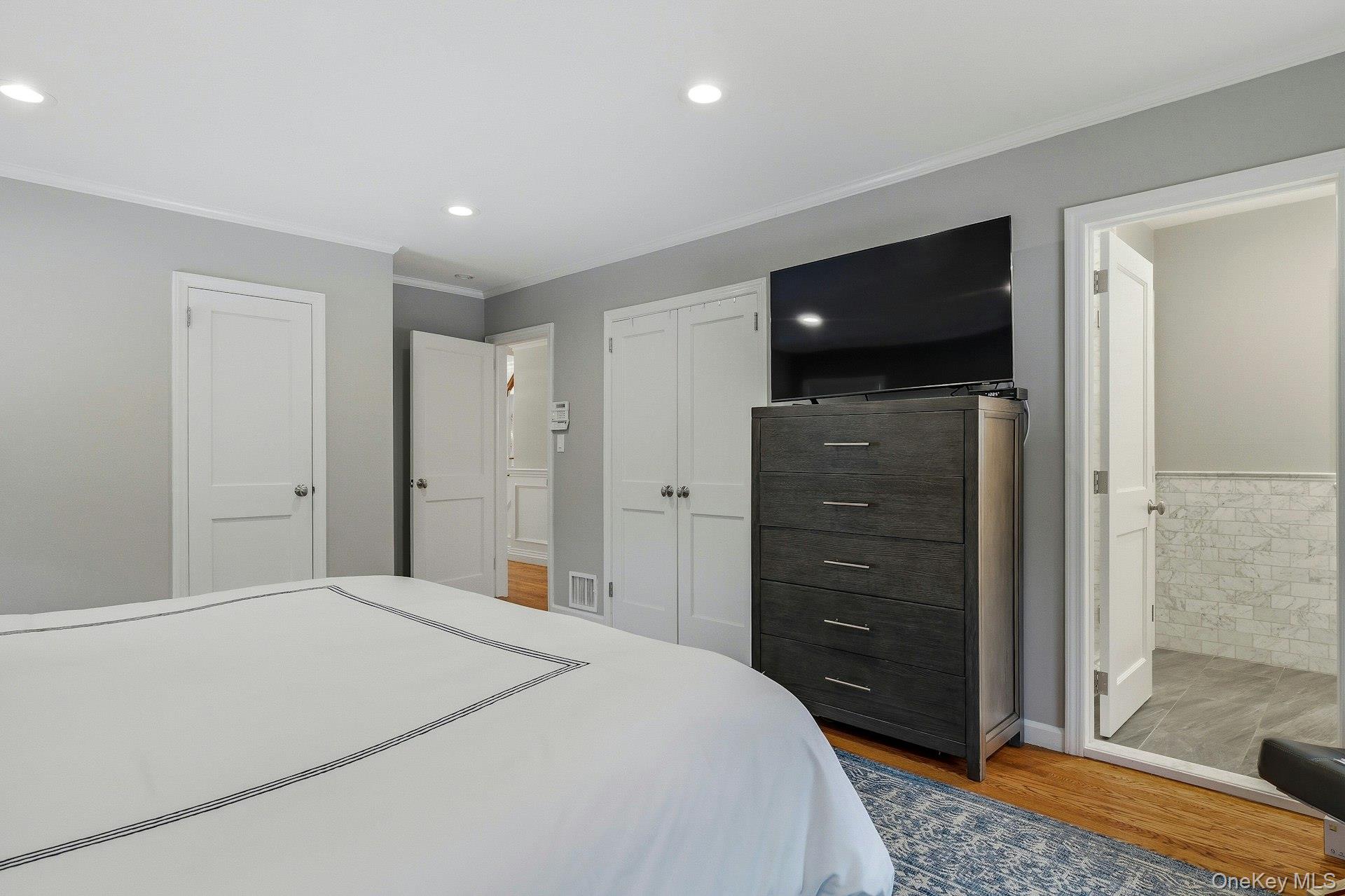 38 Hewlett Lane, Port Washington, NY 11050