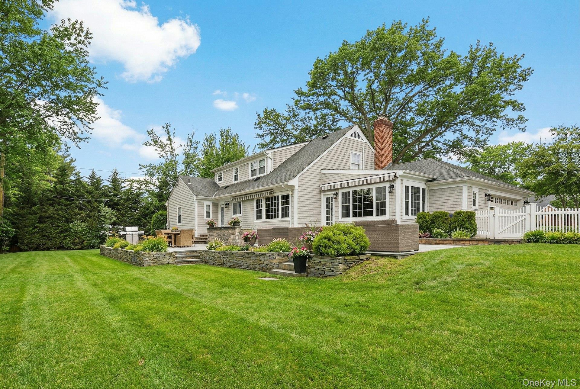 38 Hewlett Lane, Port Washington, NY 11050