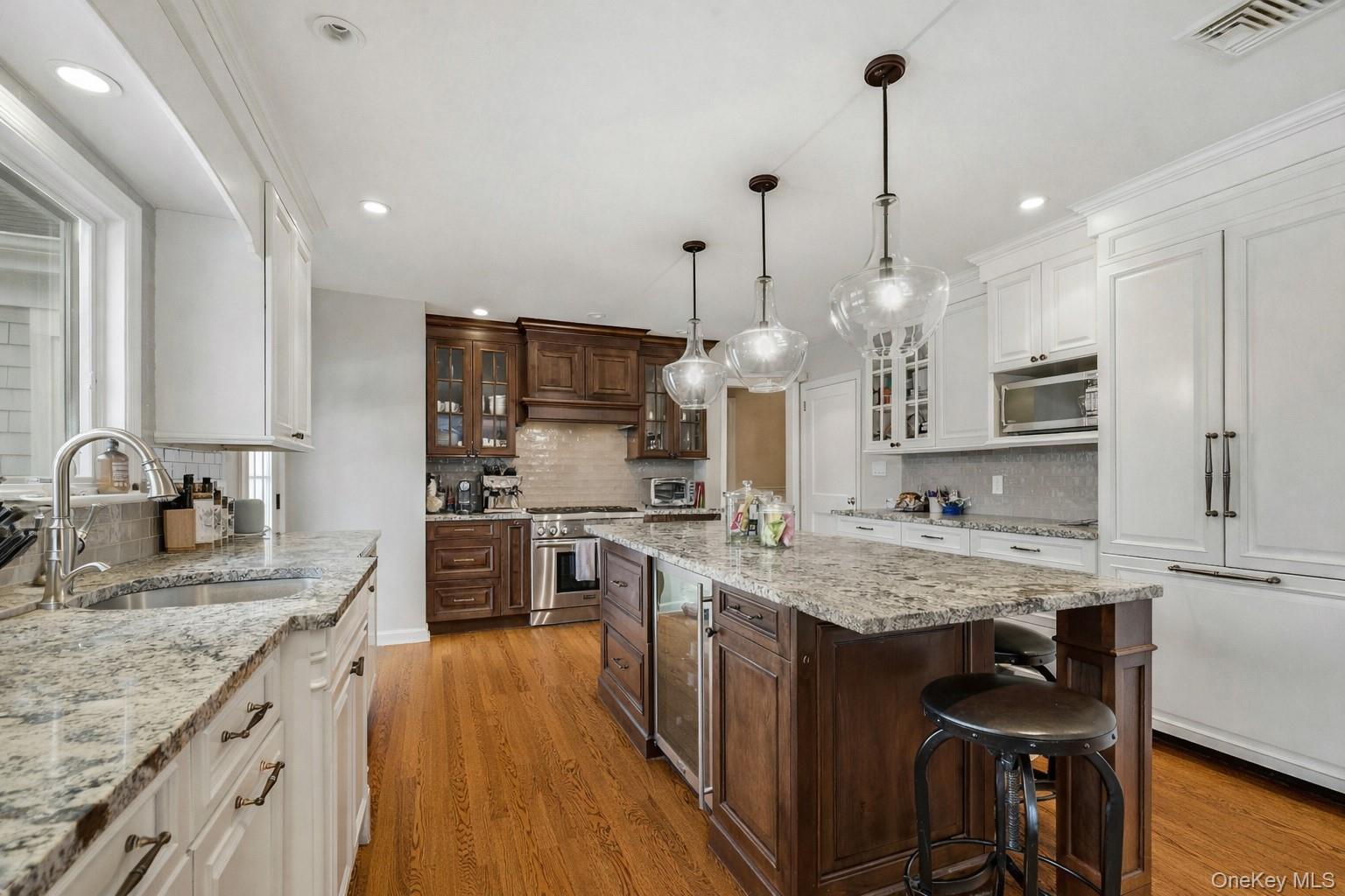 38 Hewlett Lane, Port Washington, NY 11050