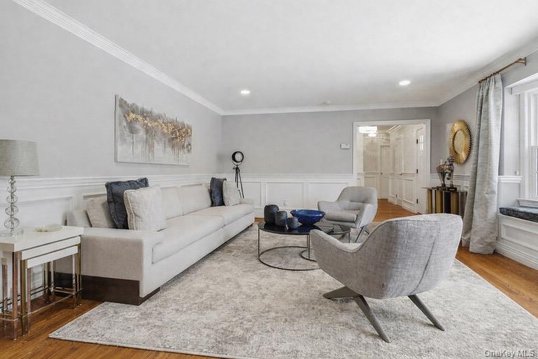 38 Hewlett Lane, Port Washington, NY 11050