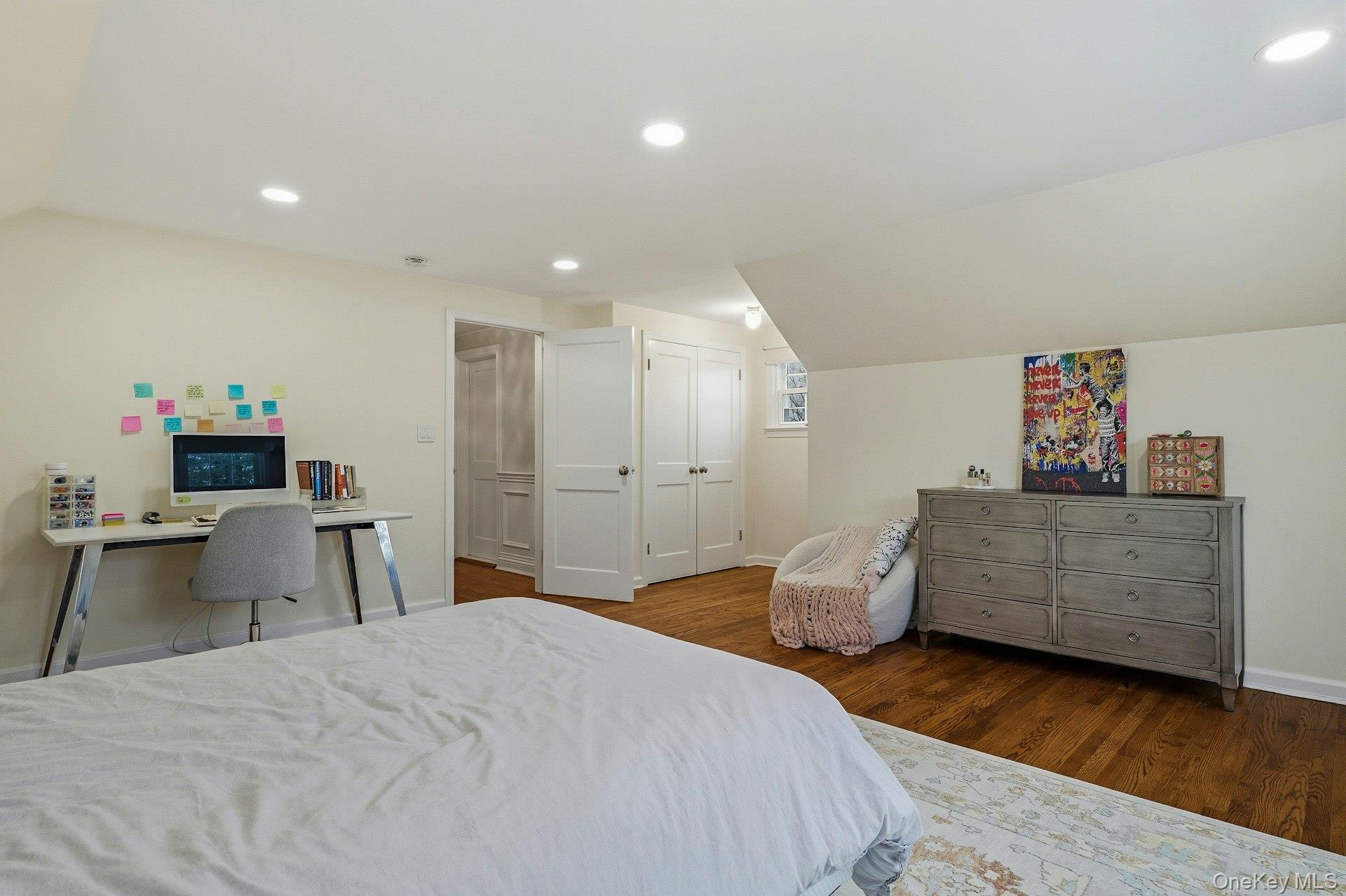 38 Hewlett Lane, Port Washington, NY 11050