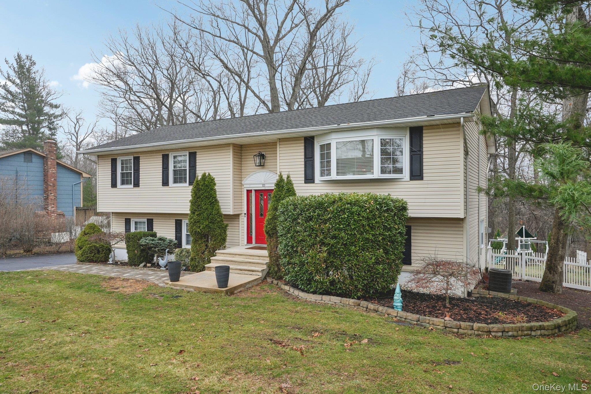 123 Gatto Lane, Pearl River, NY 10965