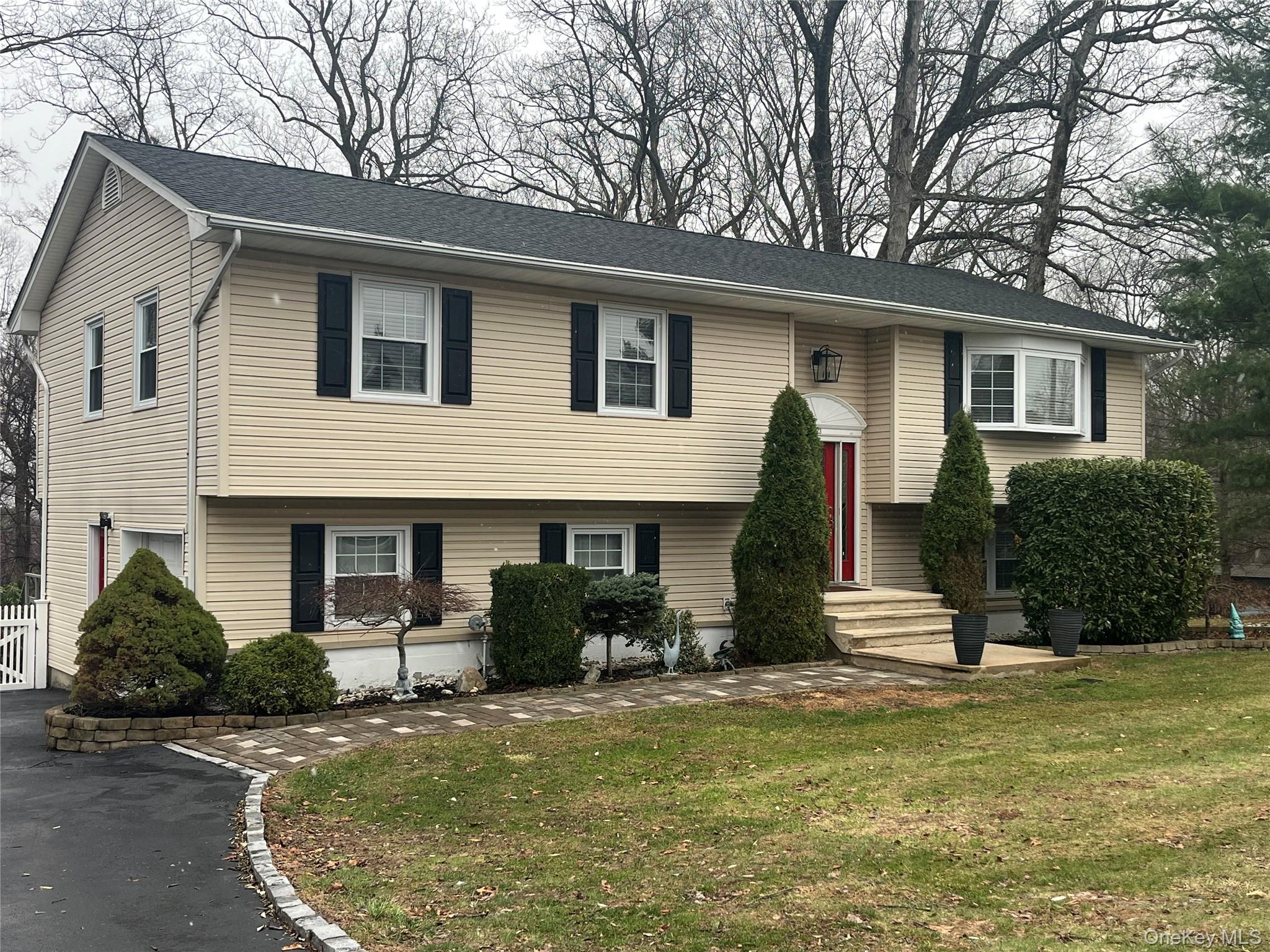 123 Gatto Lane, Pearl River, NY 10965