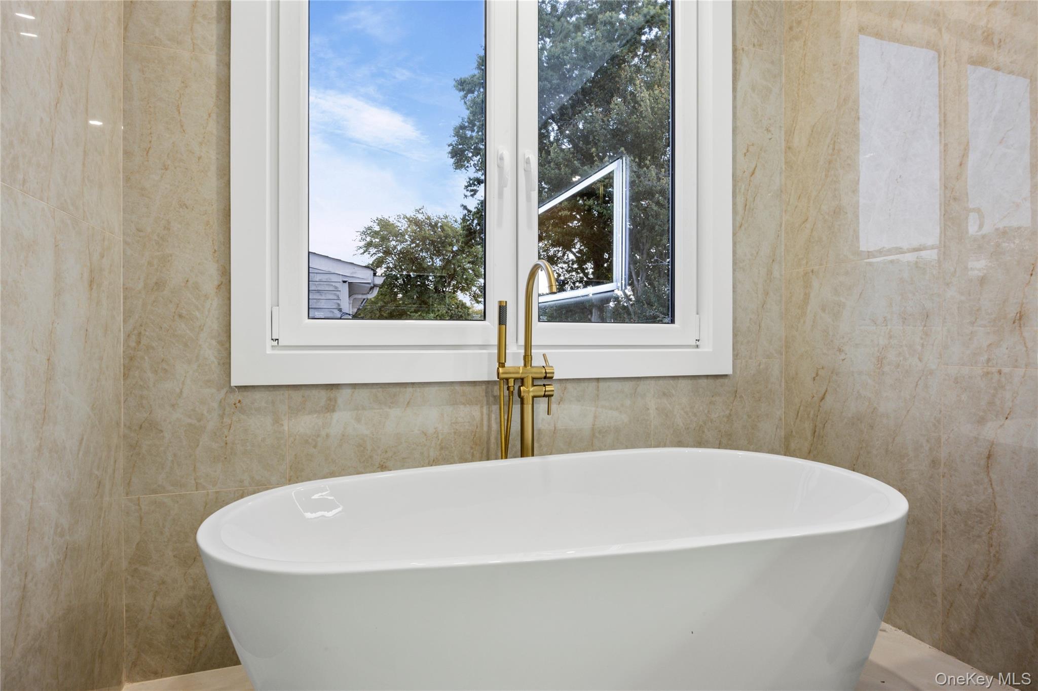 182 Friends Lane, Westbury, NY 11590