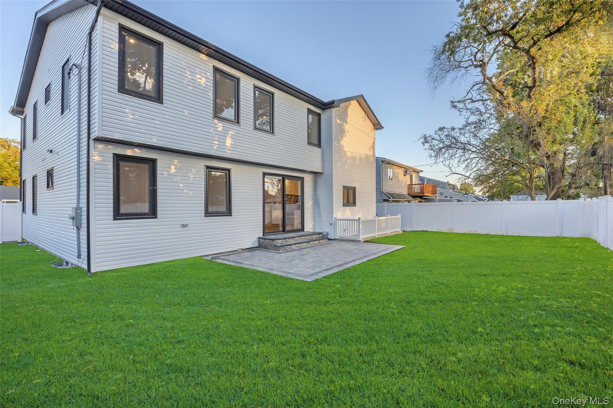 182 Friends Lane, Westbury, NY 11590