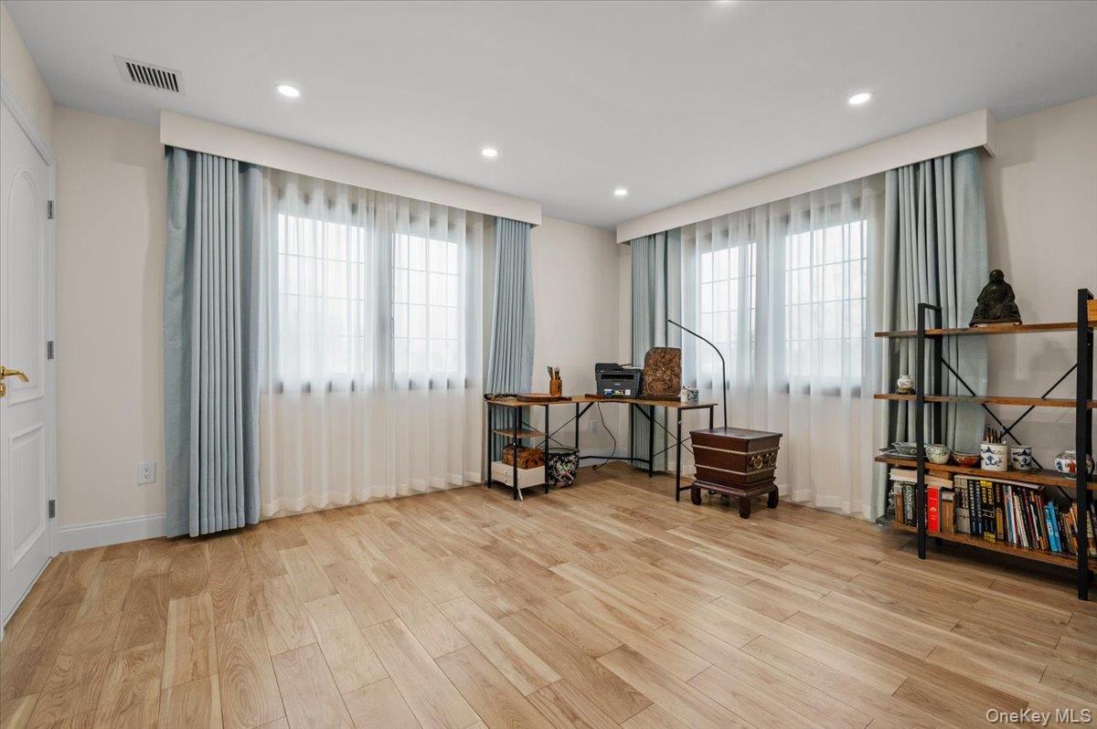 2 Elf Road, Syosset, NY 11791