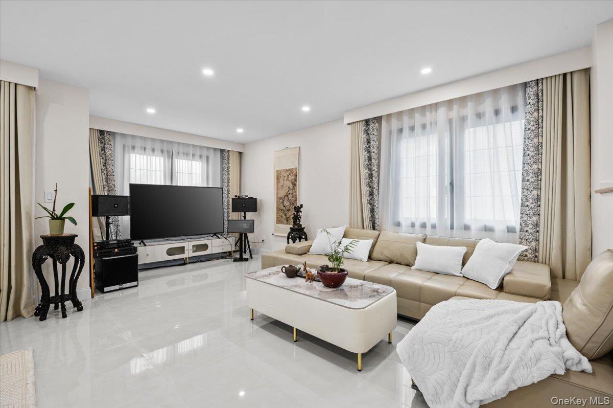 2 Elf Road, Syosset, NY 11791