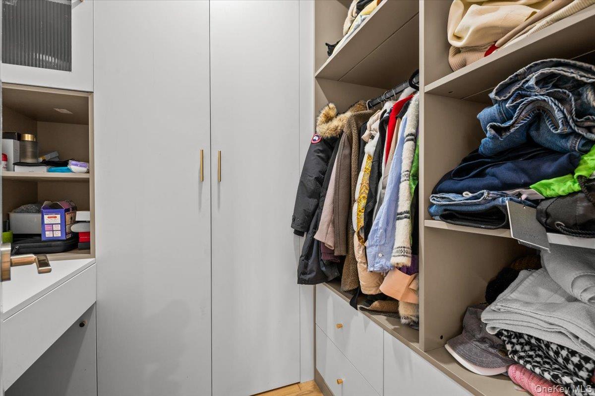 2 Elf Road, Syosset, NY 11791