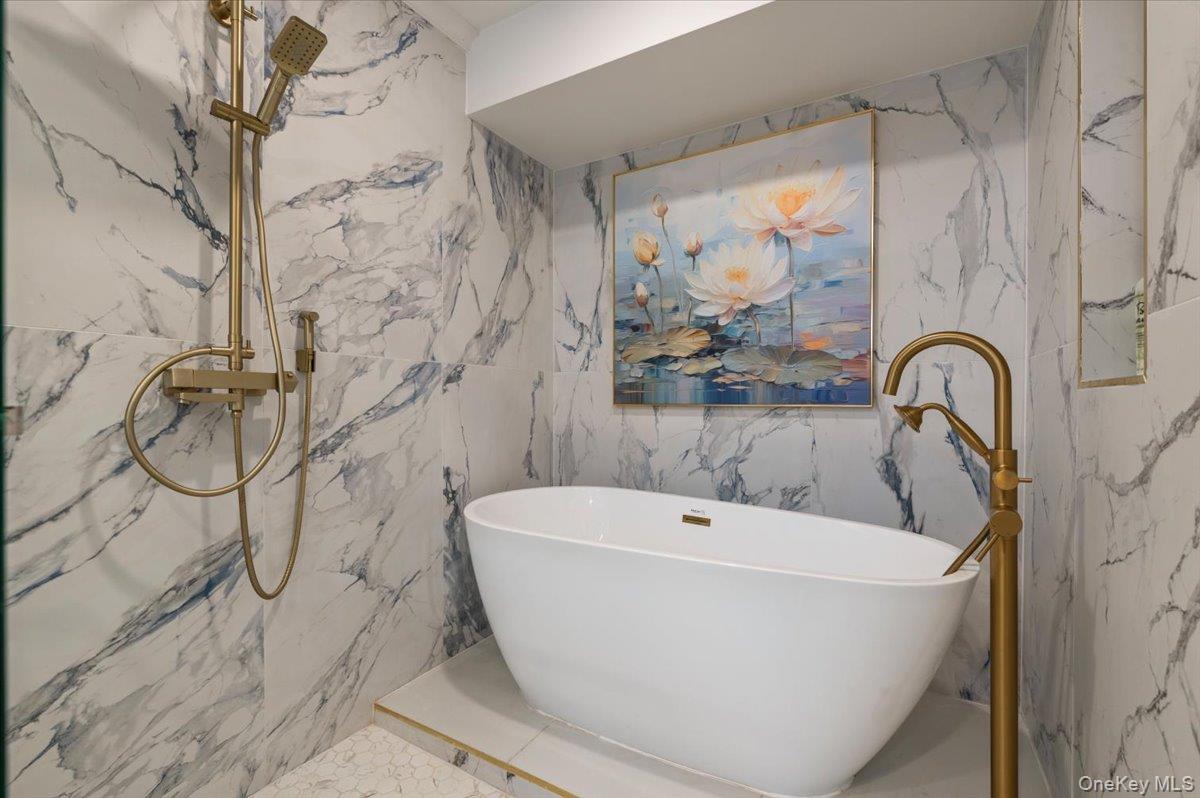 2 Elf Road, Syosset, NY 11791