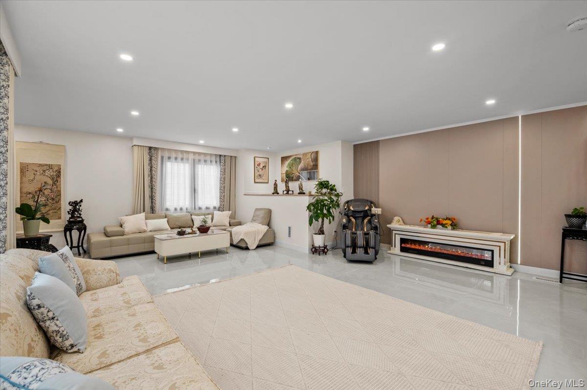 2 Elf Road, Syosset, NY 11791