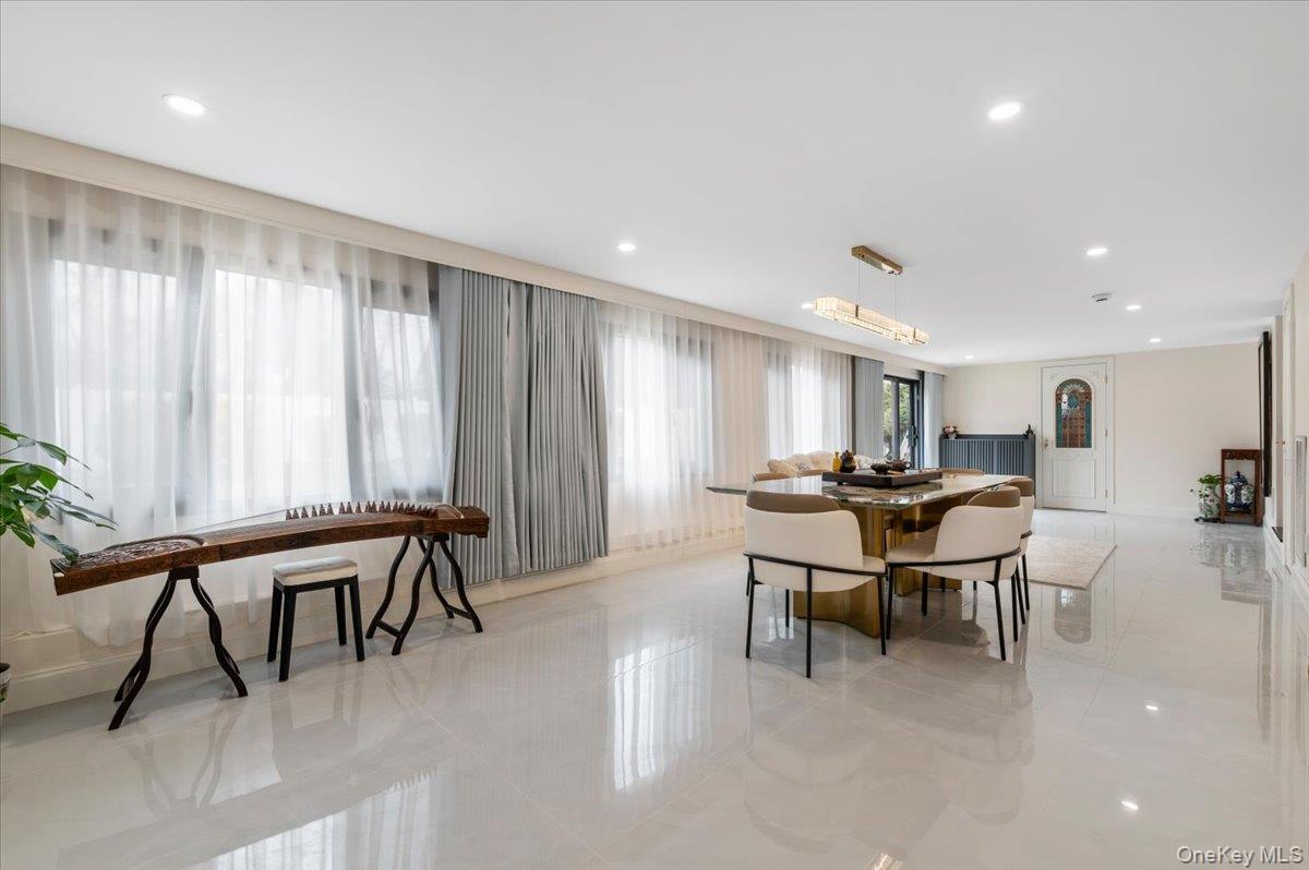 2 Elf Road, Syosset, NY 11791