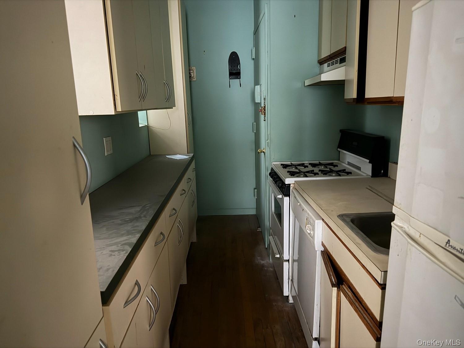 788 9th # 3B, New York (Manhattan), NY 10019