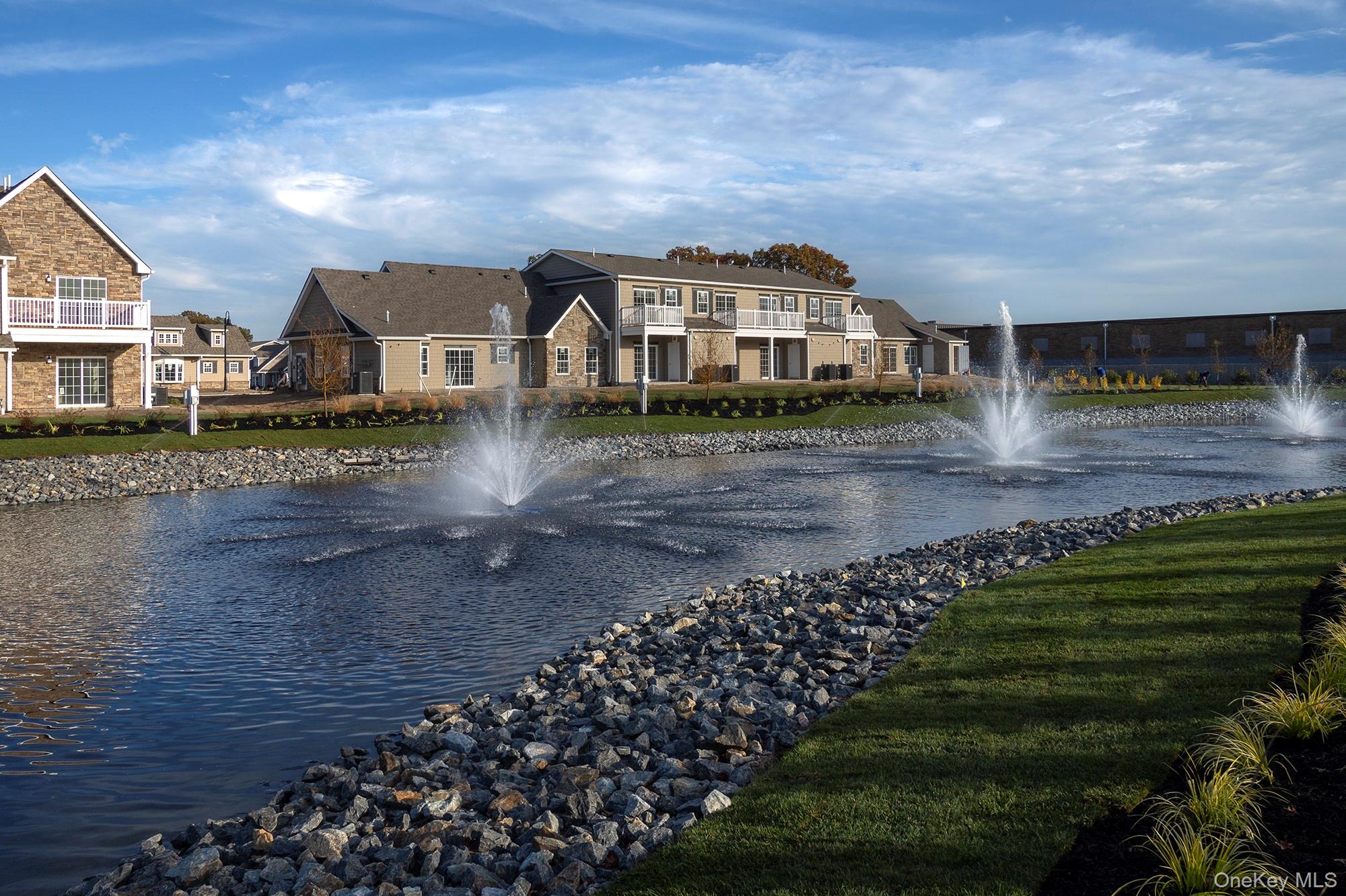 26 Sunlight Walk # 26, Holbrook, NY 11741