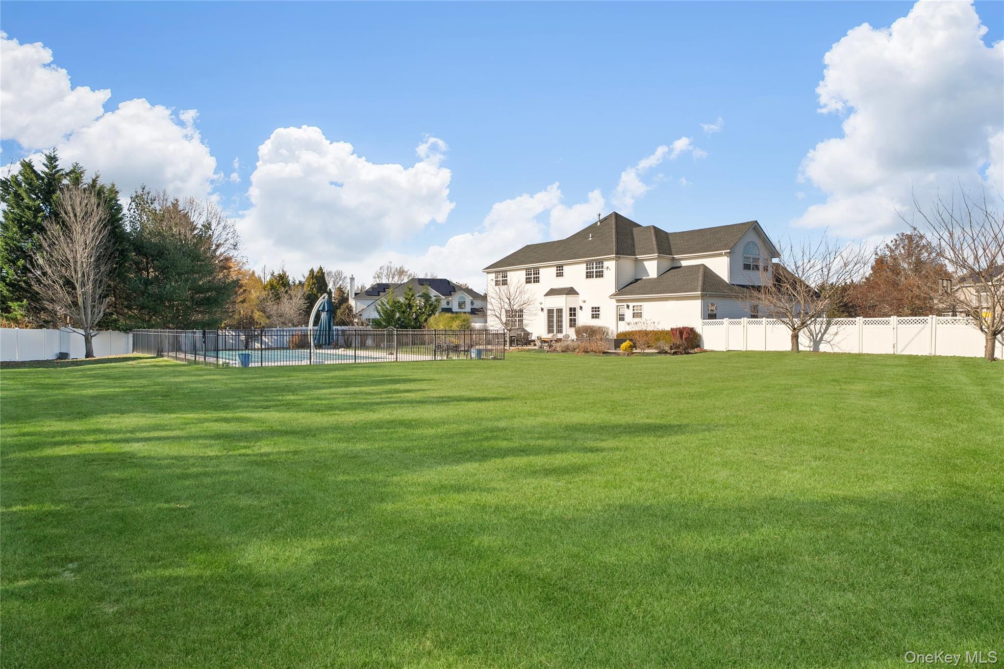 2 Holly Court, Miller Place, NY 11764