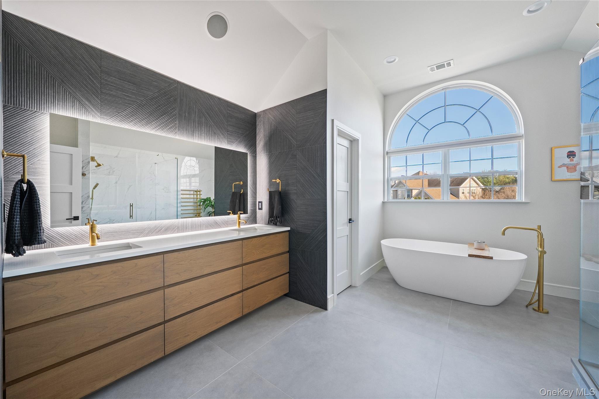 2 Holly Court, Miller Place, NY 11764