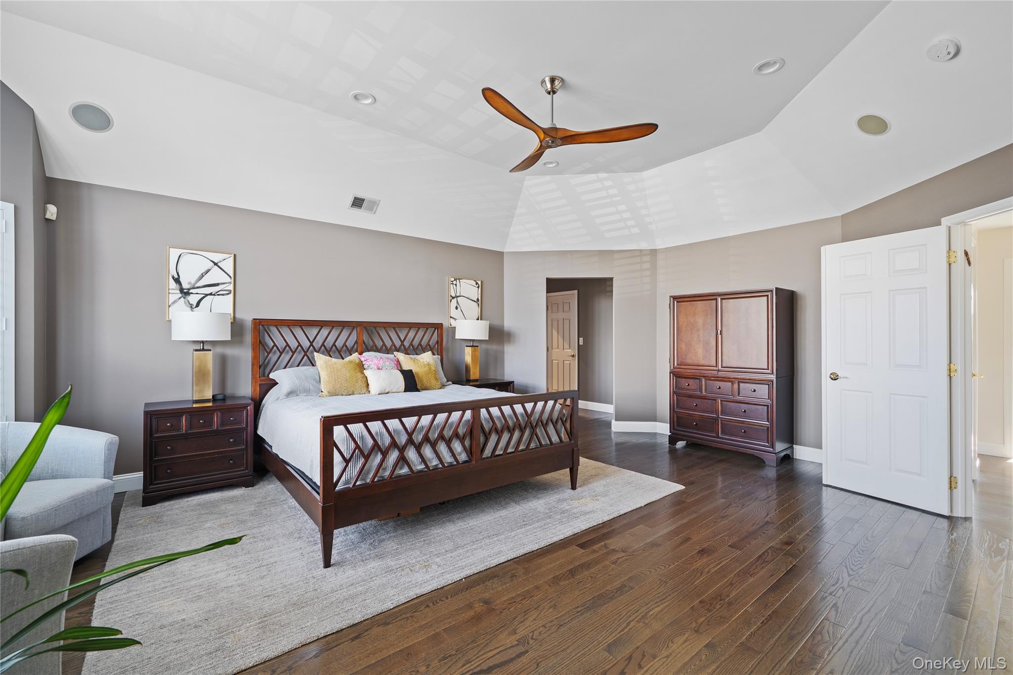 2 Holly Court, Miller Place, NY 11764