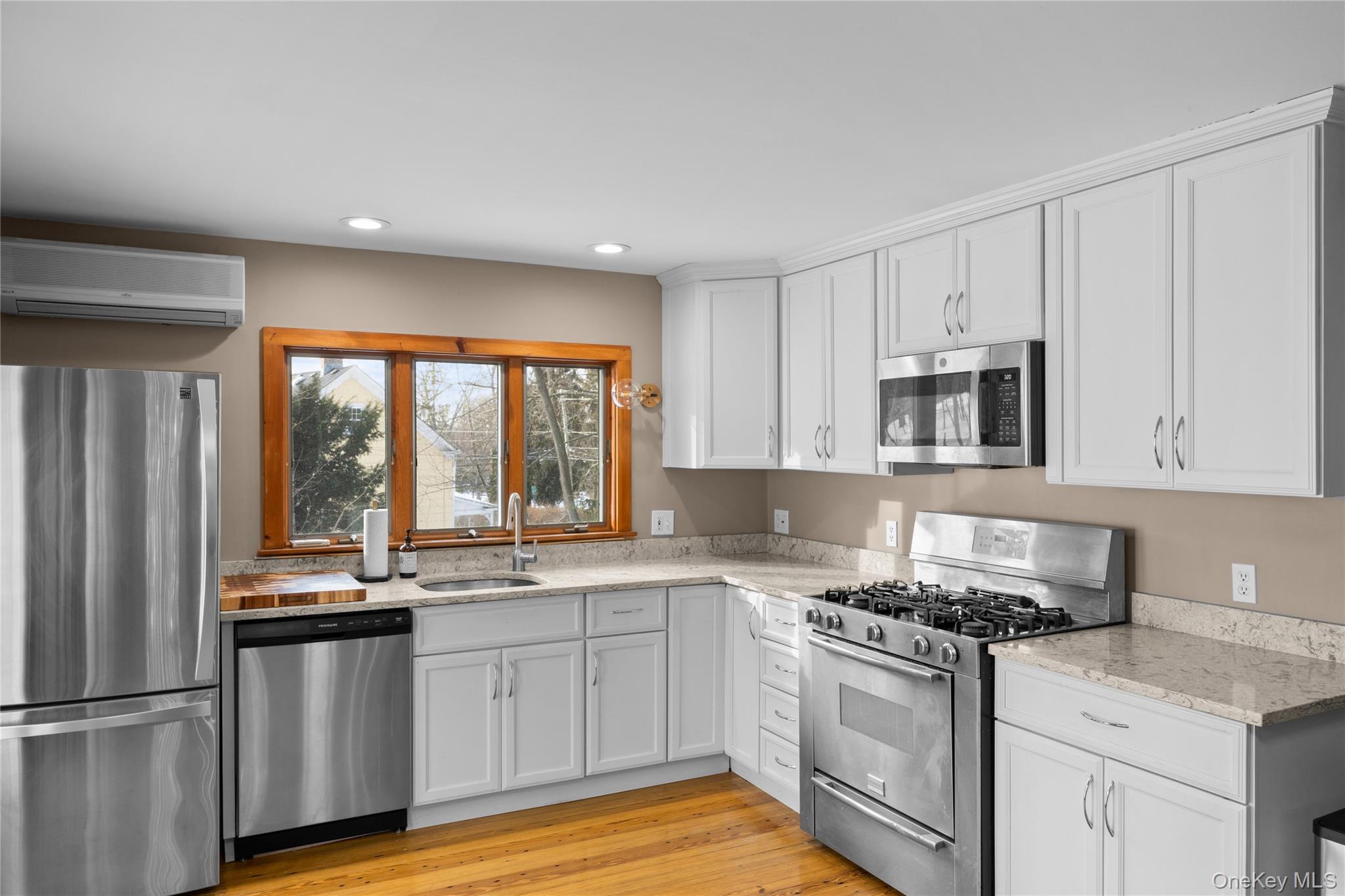 232 N Country Road, Mount Sinai, NY 11766