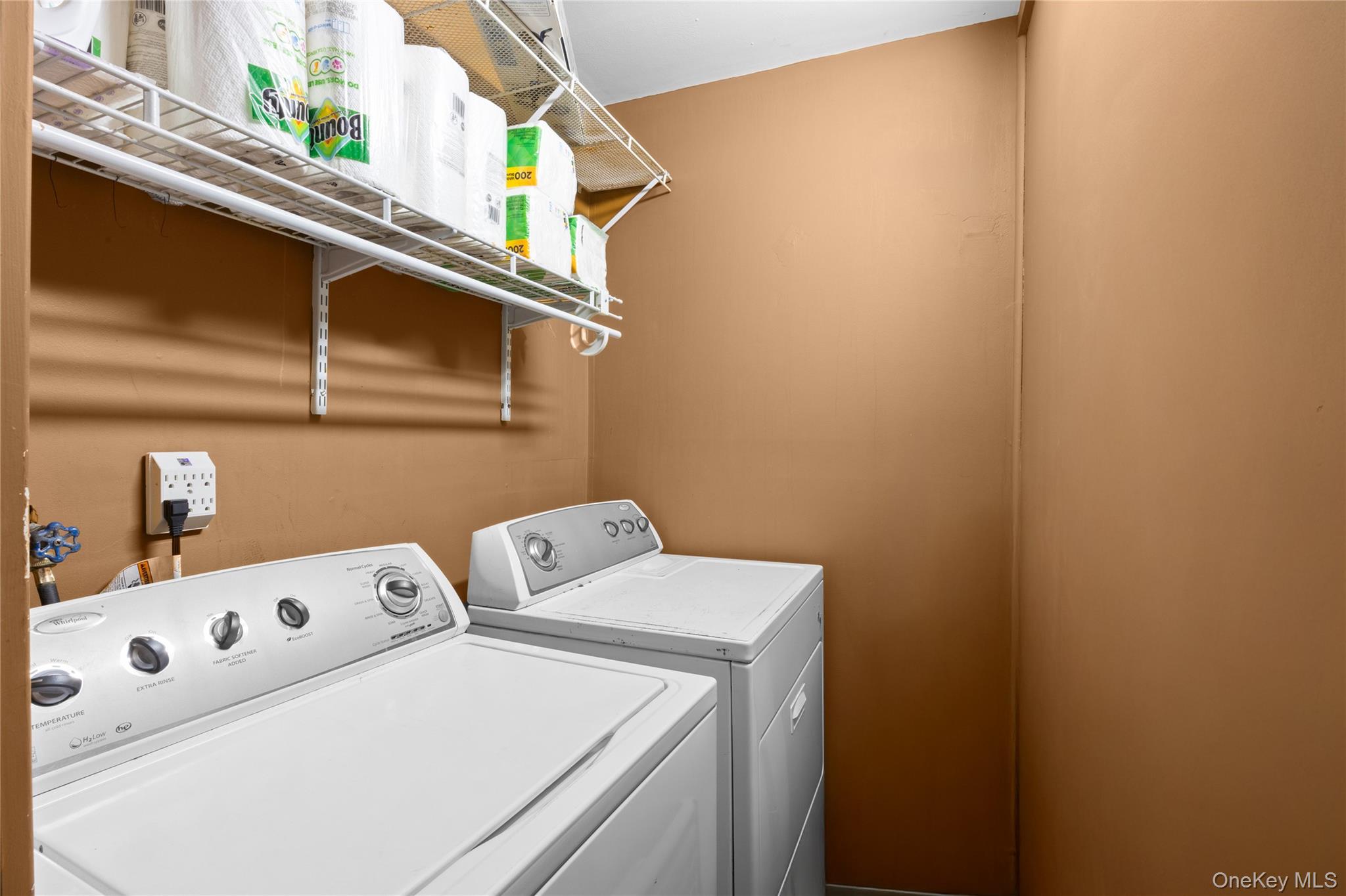 232 N Country Road, Mount Sinai, NY 11766