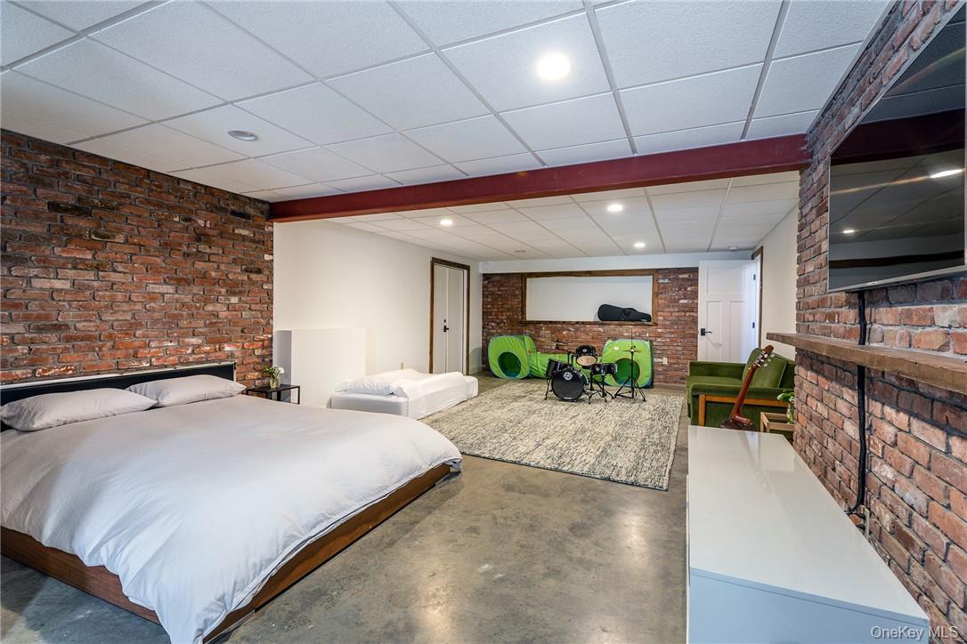 121 Quaker Hill Road, Pawling, NY 12564