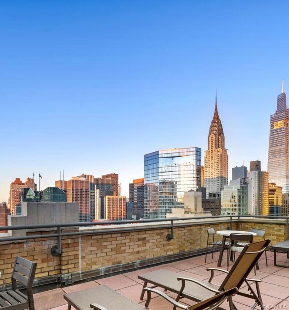 310 E 46th Street # PHT, New York (Manhattan), NY 10017