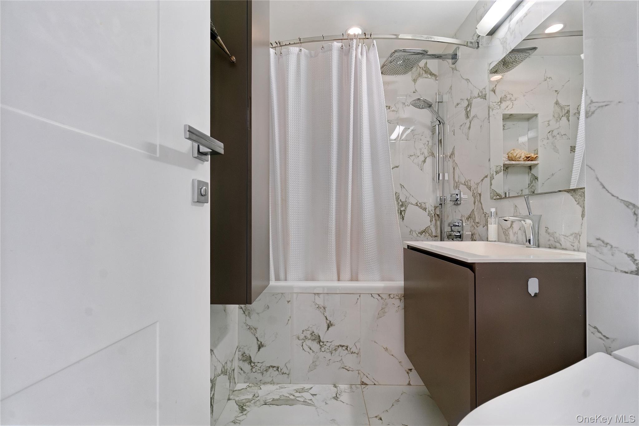 310 E 46th Street # PHT, New York (Manhattan), NY 10017