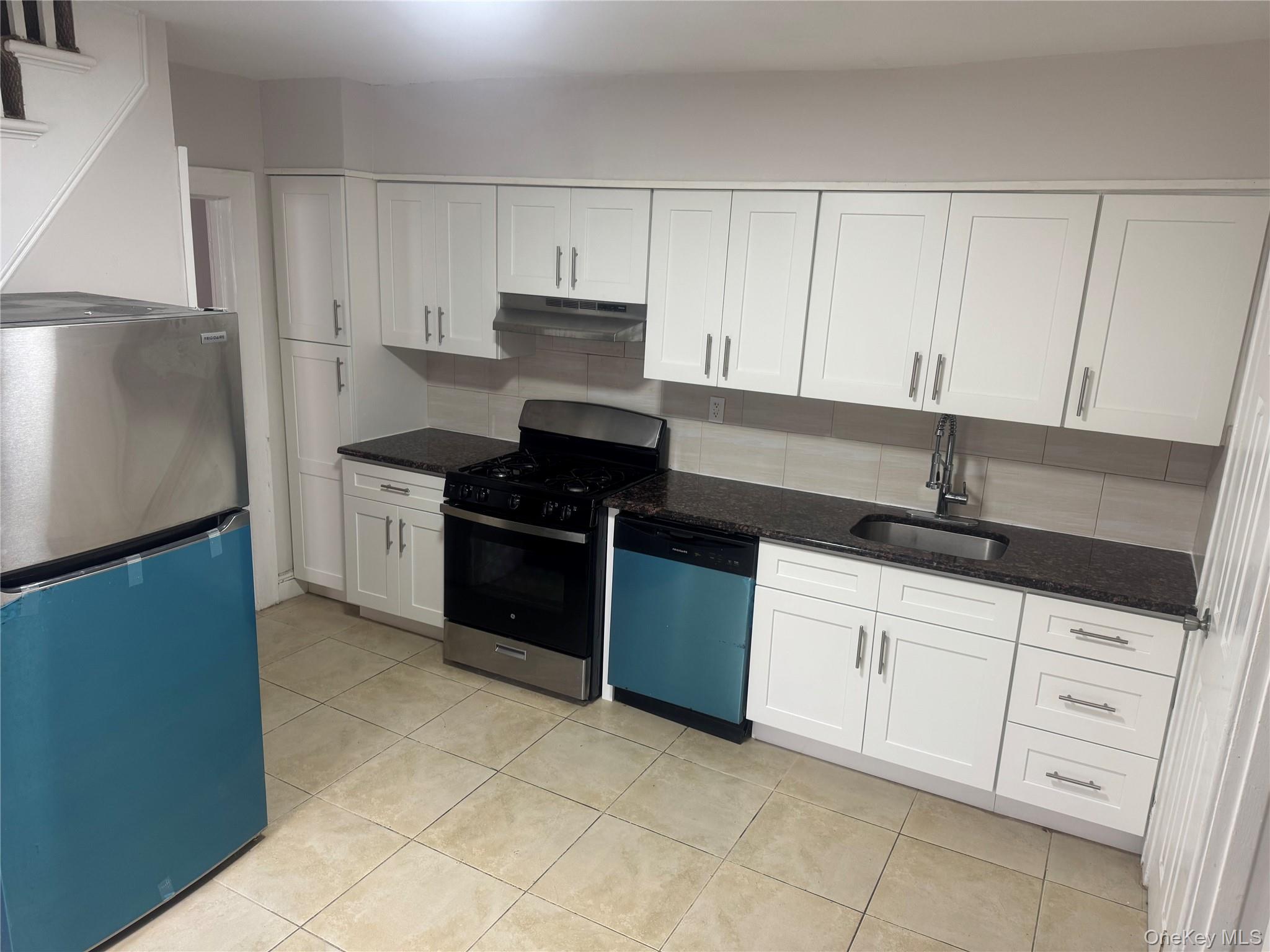 267 Schenck, right side Avenue, Great Neck, NY 11021