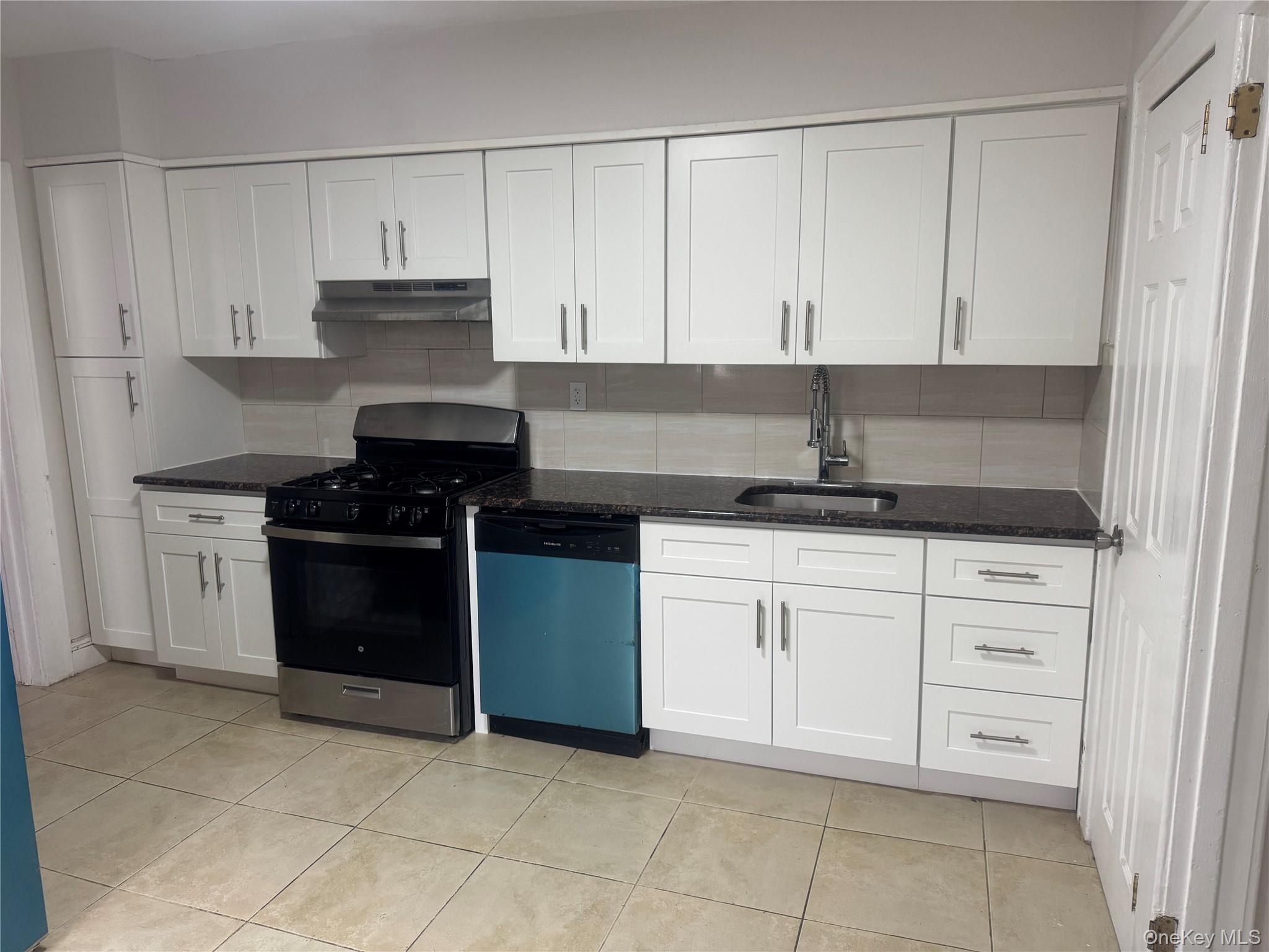 267 Schenck, right side Avenue, Great Neck, NY 11021