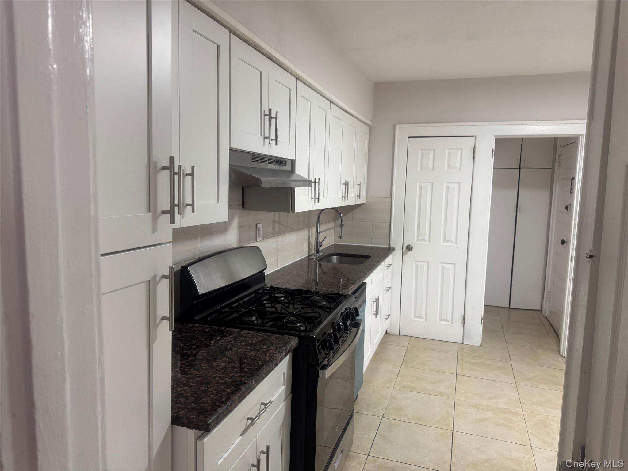 267 Schenck, right side Avenue, Great Neck, NY 11021