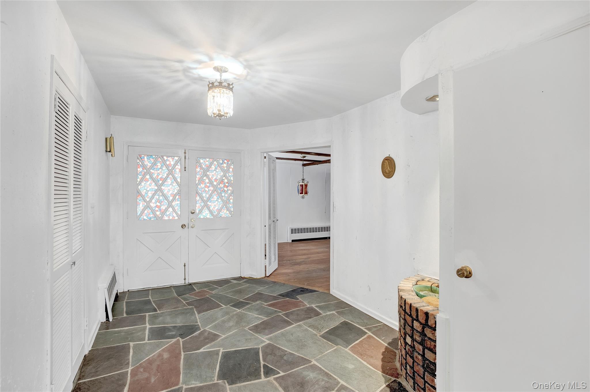 5 Chatham Place, Dix Hills, NY 11746