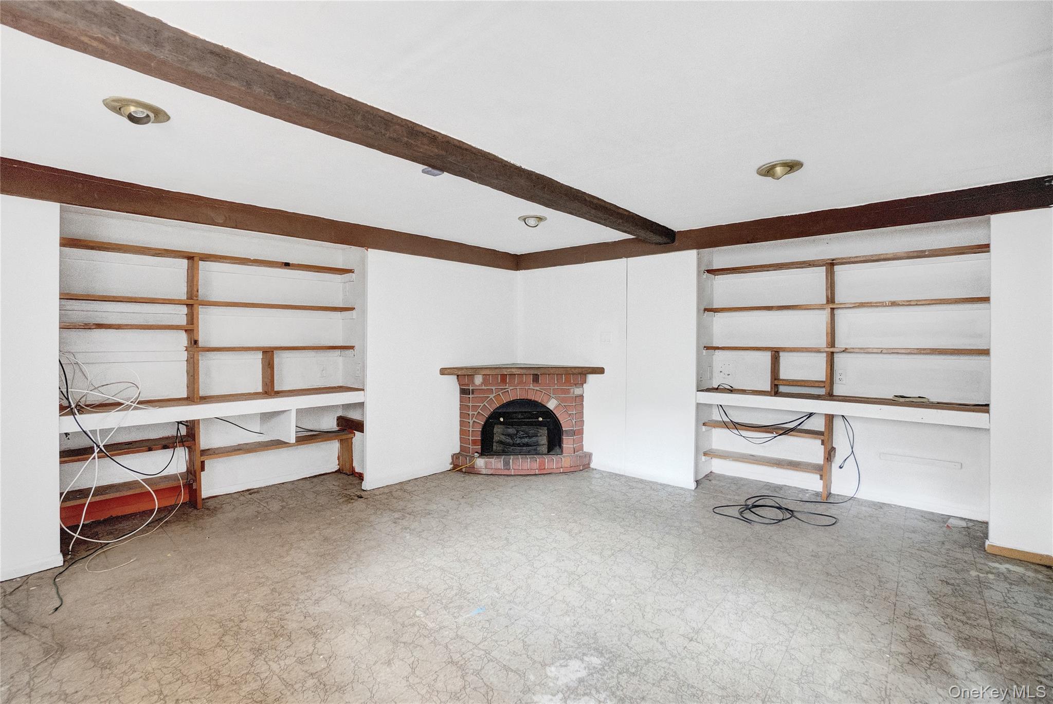 5 Chatham Place, Dix Hills, NY 11746