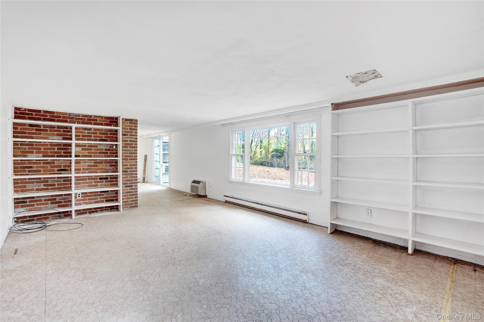 5 Chatham Place, Dix Hills, NY 11746