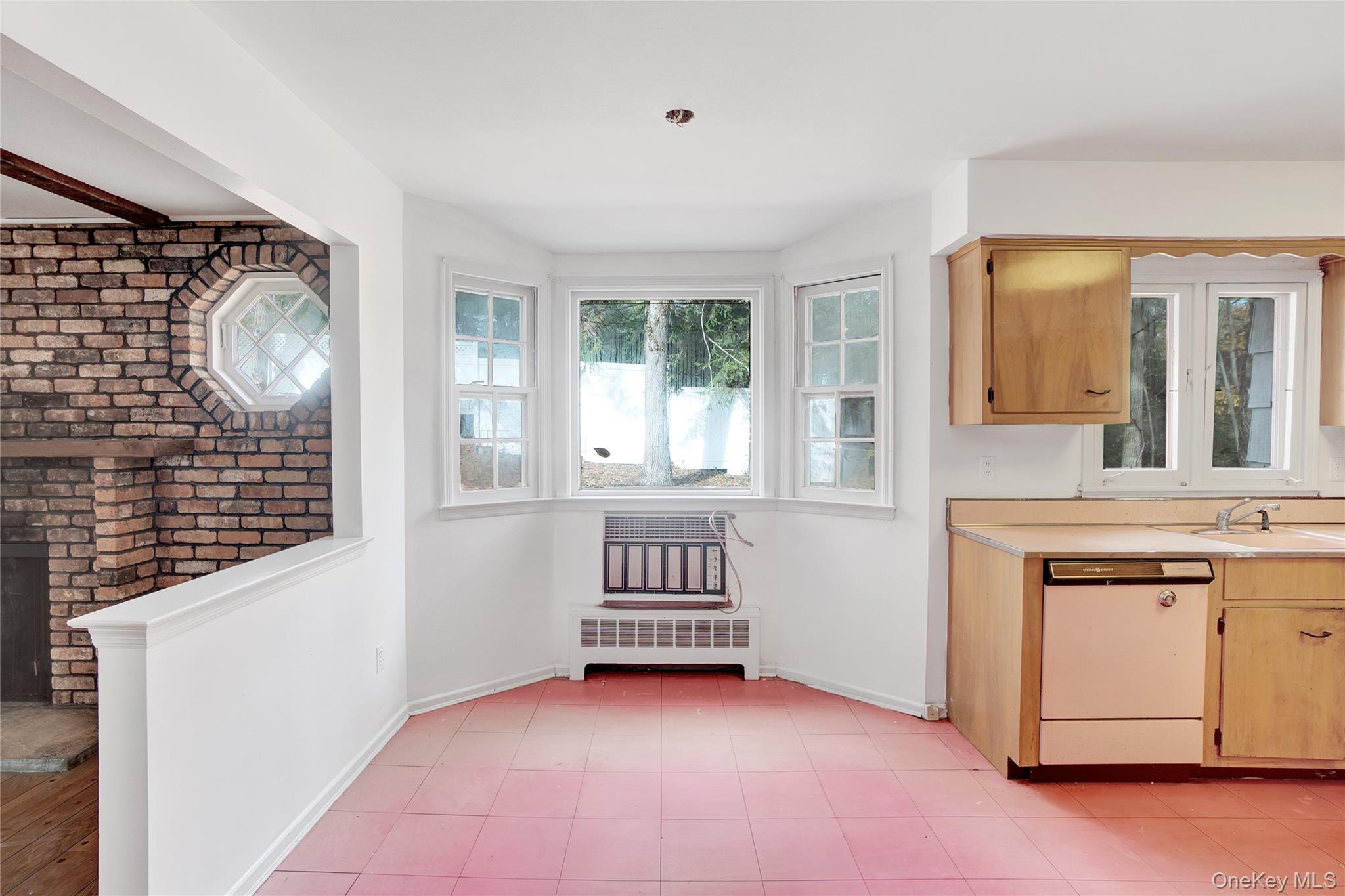 5 Chatham Place, Dix Hills, NY 11746