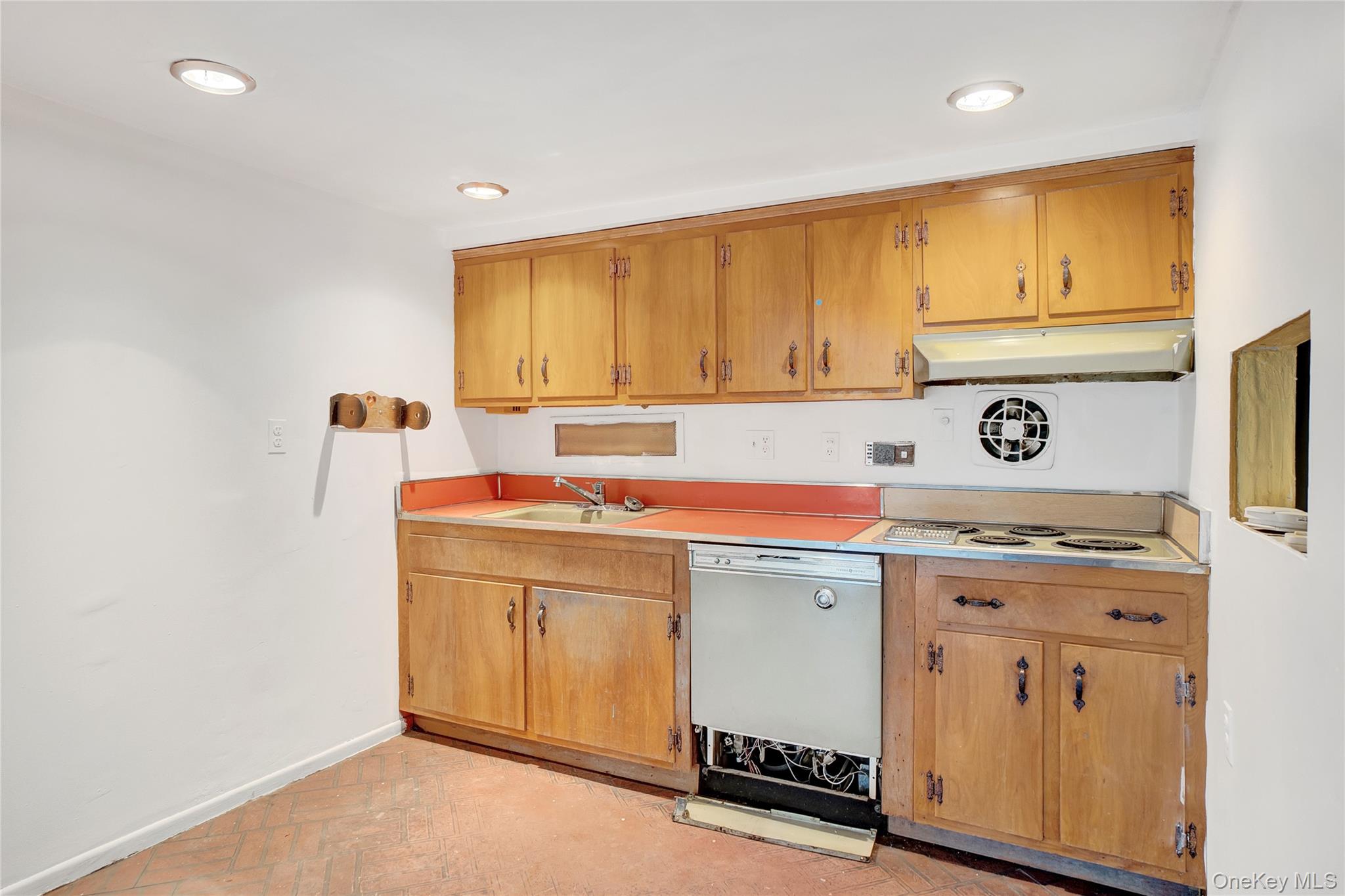 5 Chatham Place, Dix Hills, NY 11746