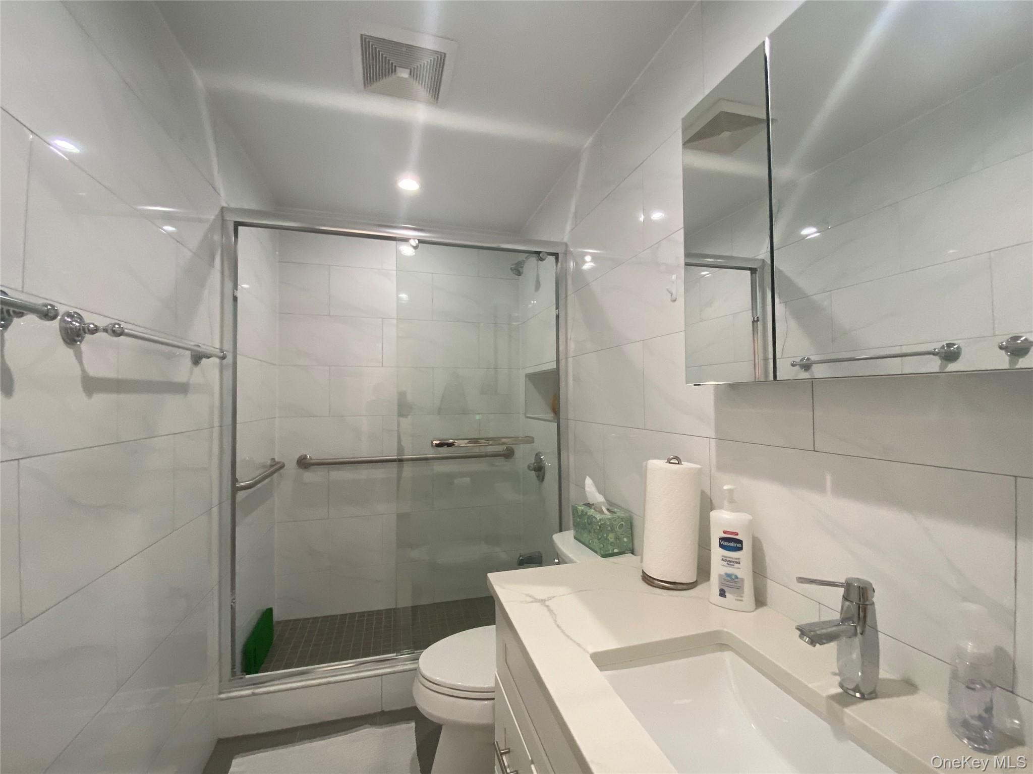 83 Roundtop Road, Yonkers, NY 10710