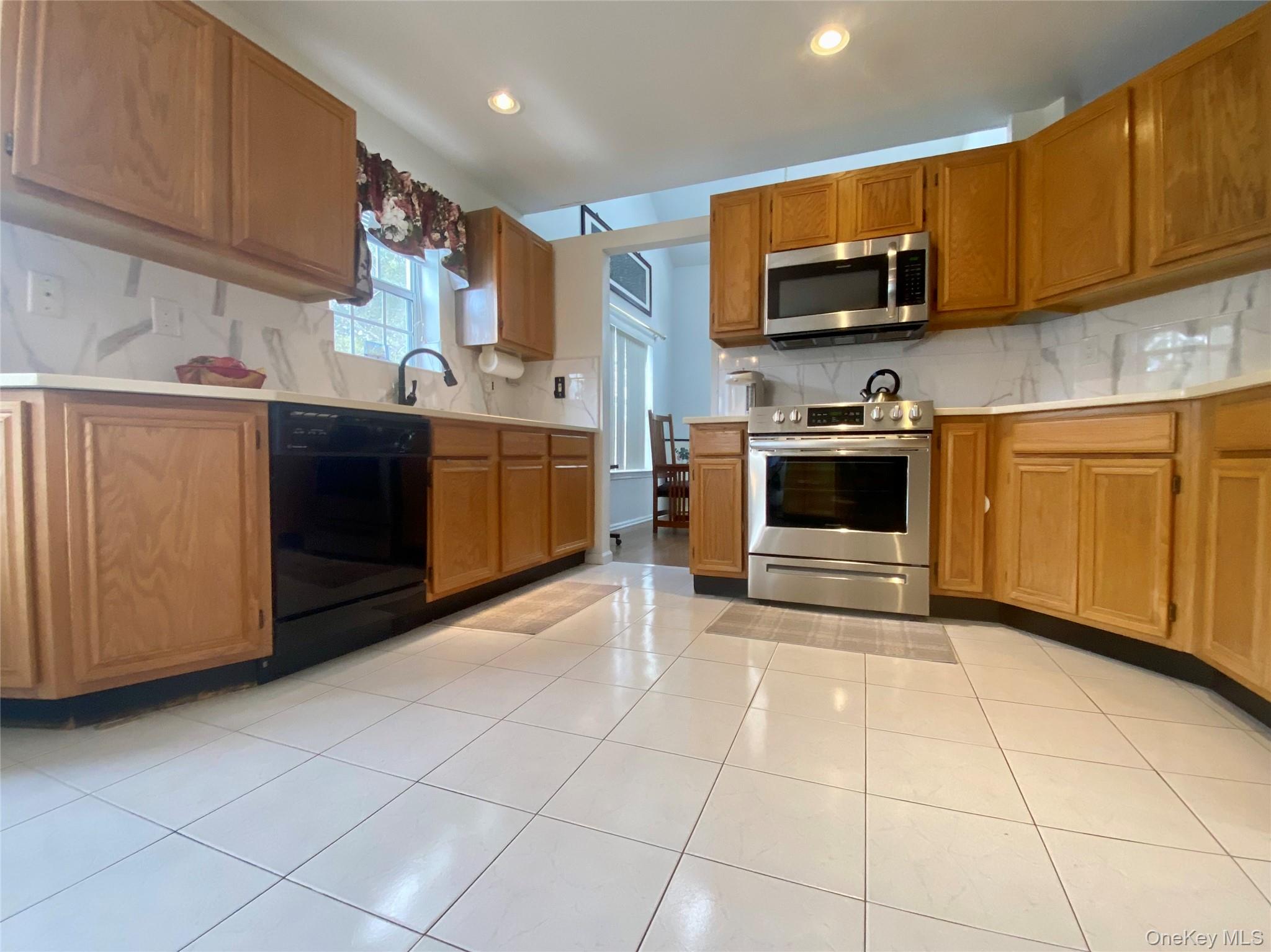 83 Roundtop Road, Yonkers, NY 10710