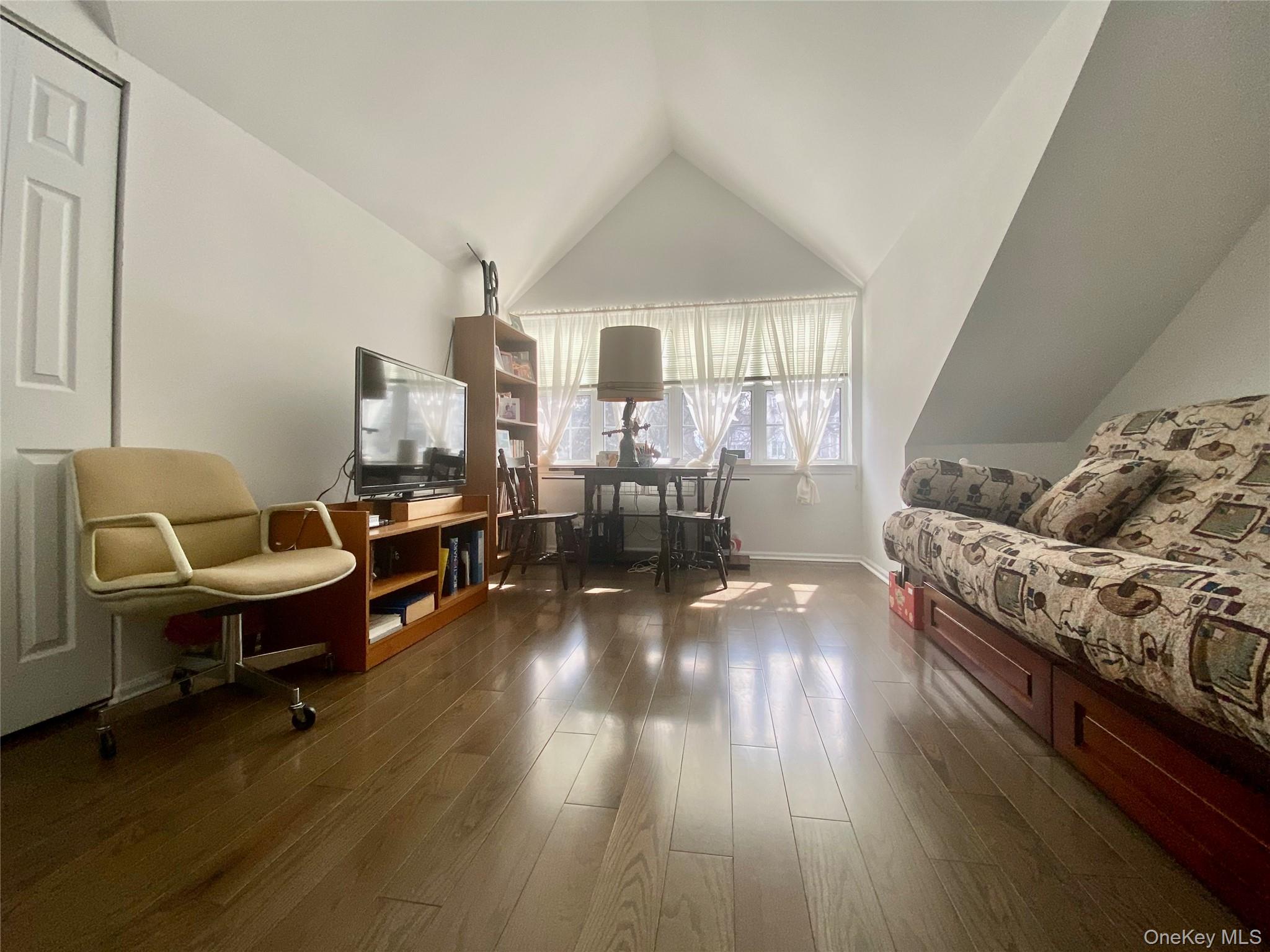 83 Roundtop Road, Yonkers, NY 10710