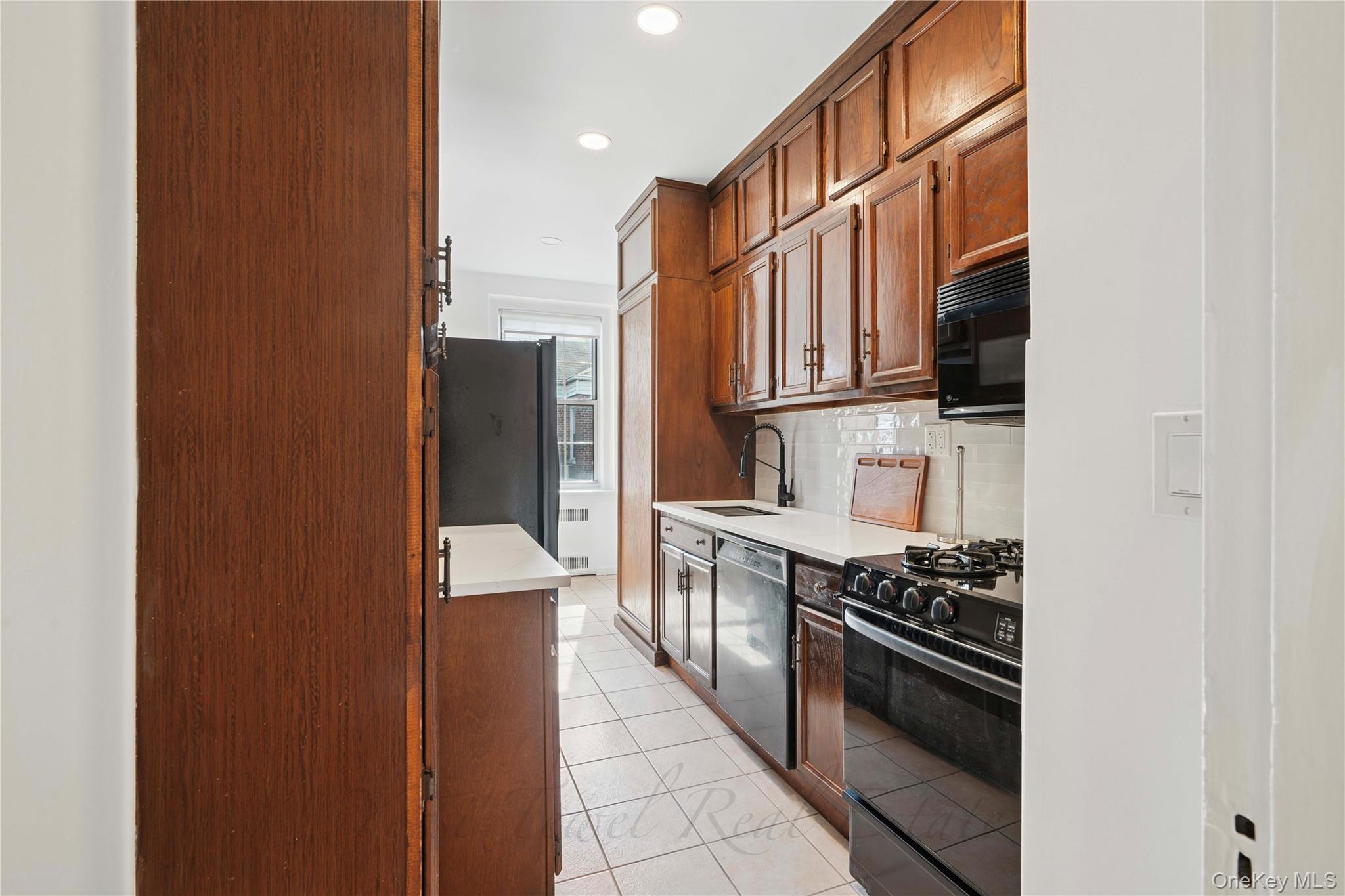 1 Meadow # 3H-1, Woodmere, NY 11598