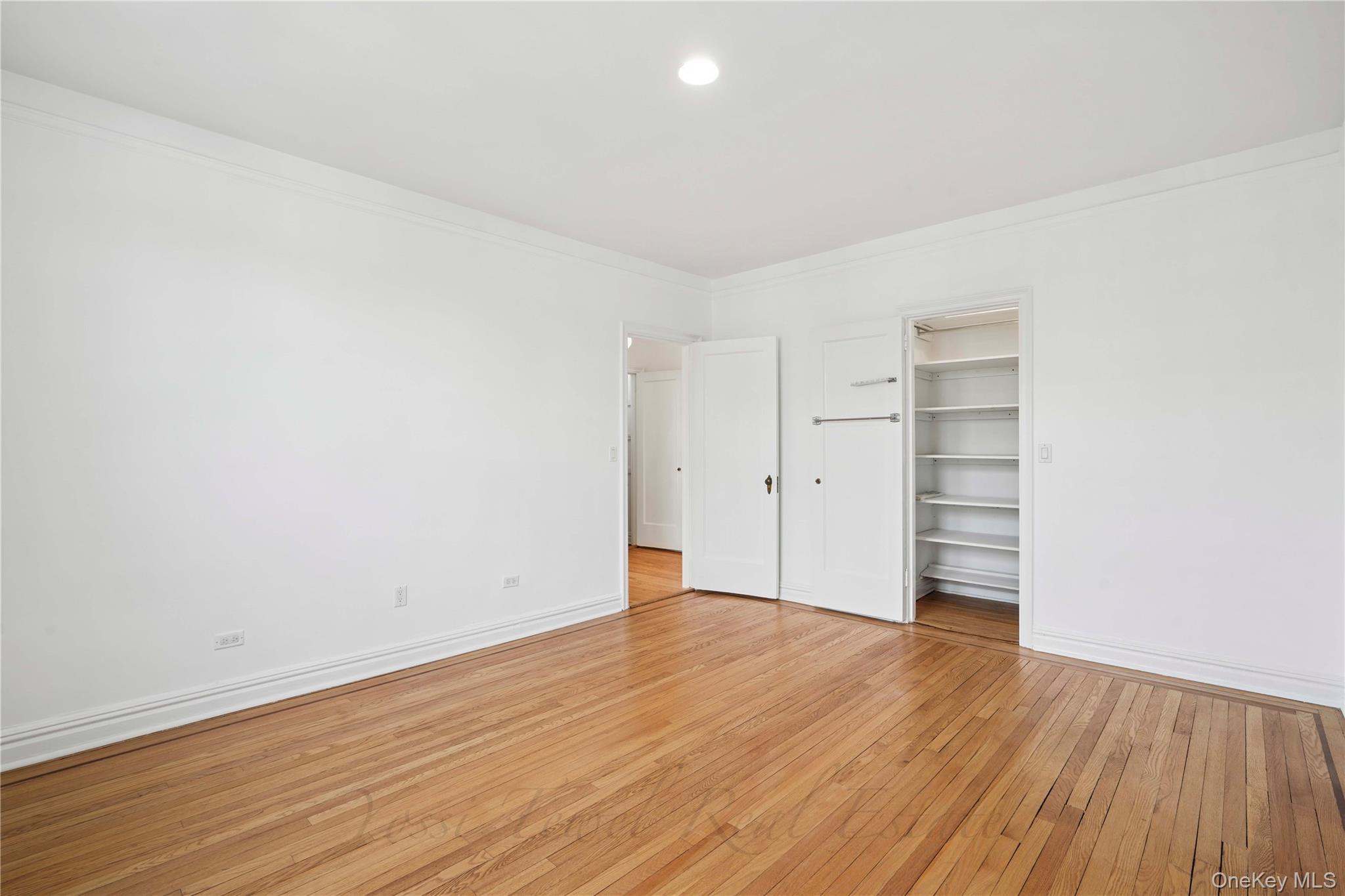 1 Meadow # 3H-1, Woodmere, NY 11598