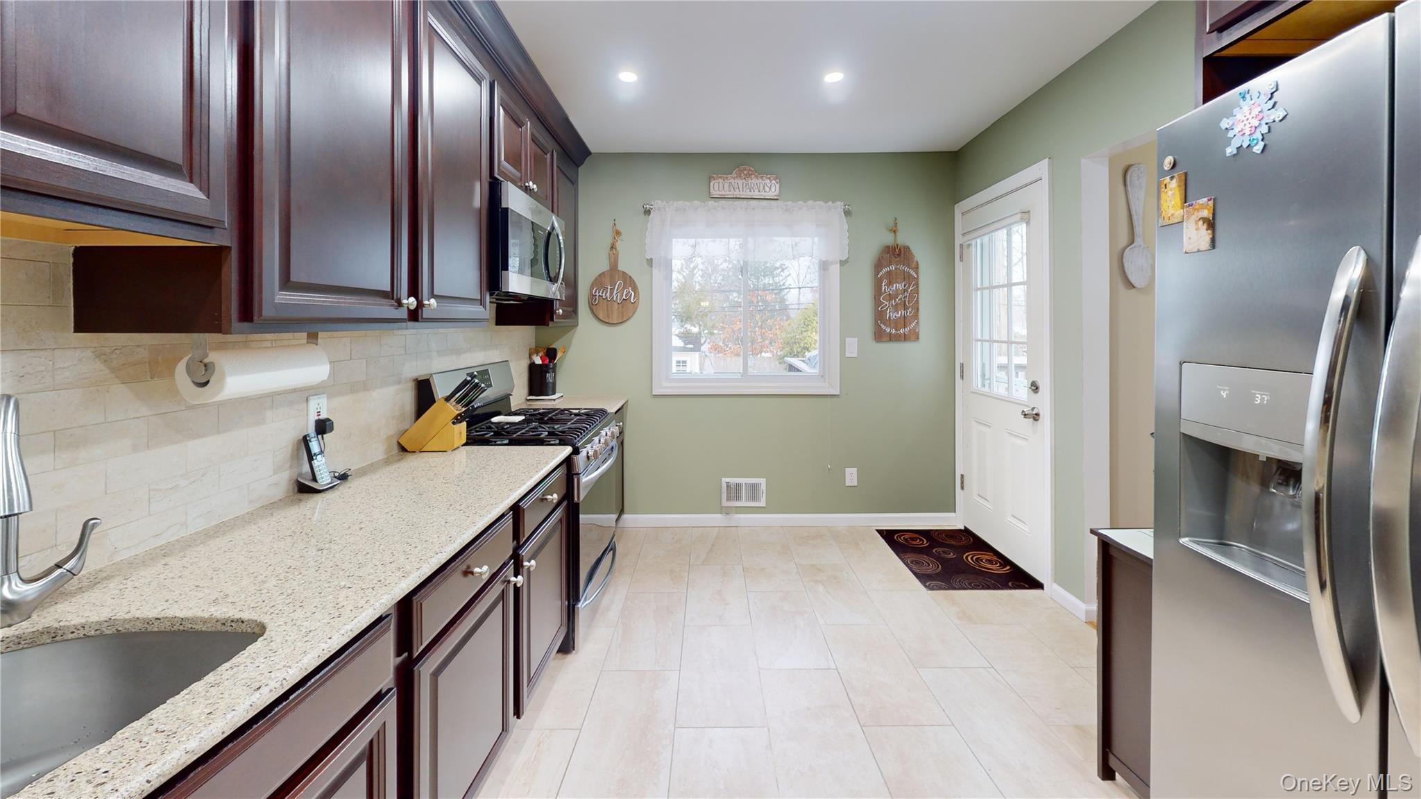 8 Mulberry Drive, Smithtown, NY 11787