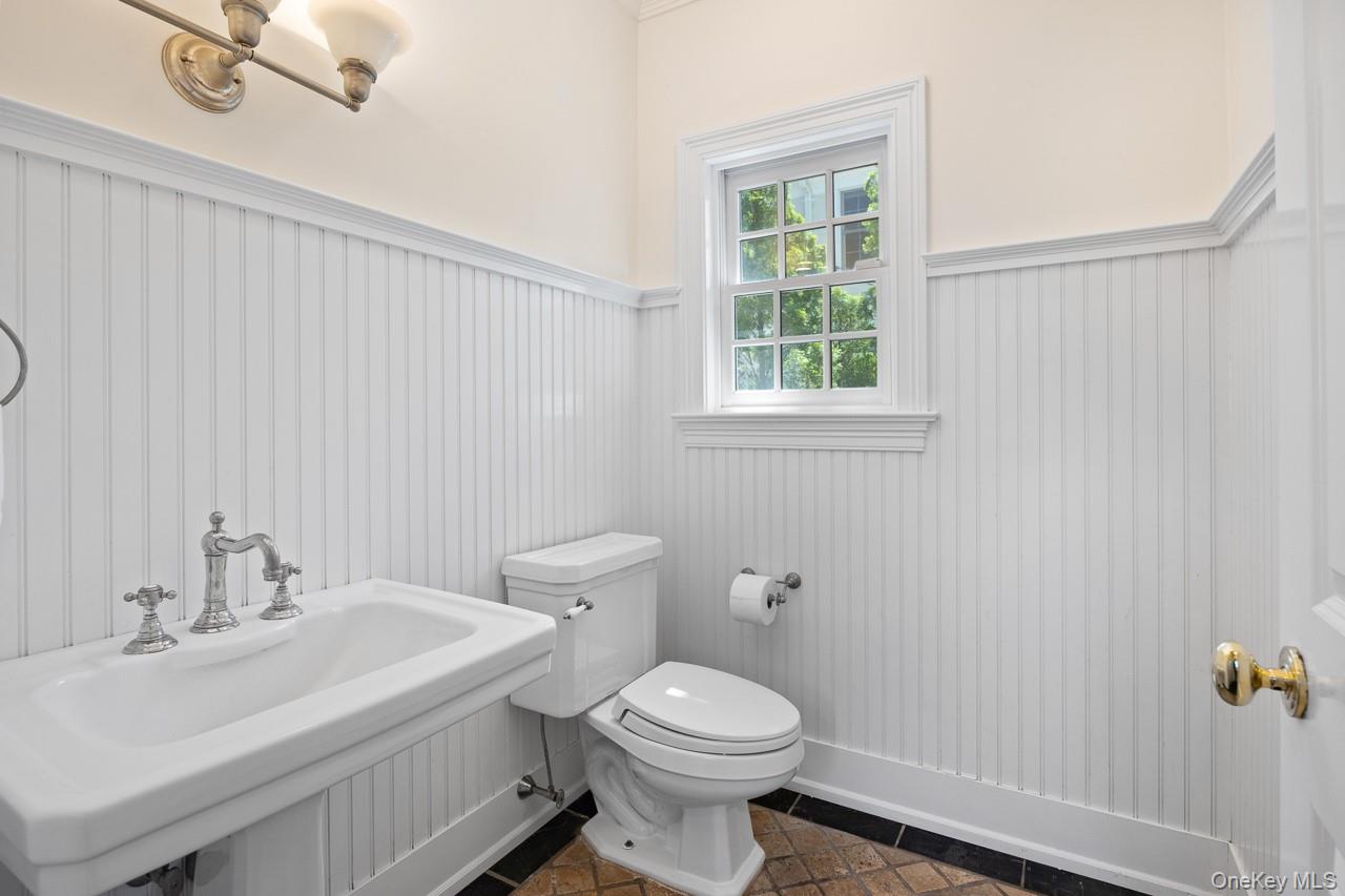 11 School Lane, Scarsdale, NY 10583