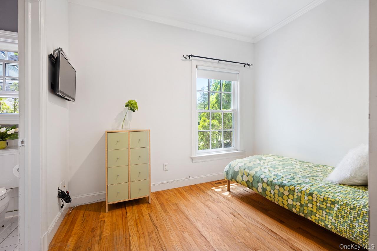 11 School Lane, Scarsdale, NY 10583