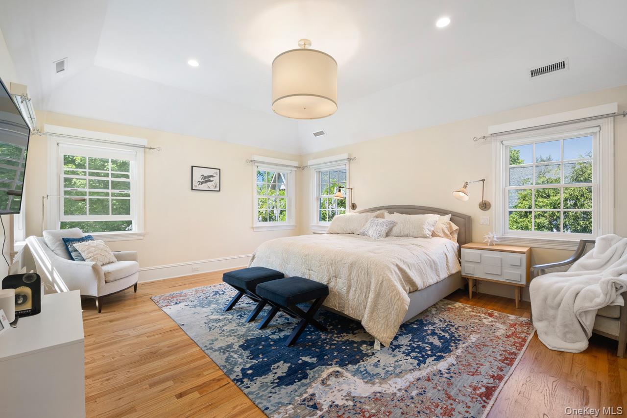 11 School Lane, Scarsdale, NY 10583