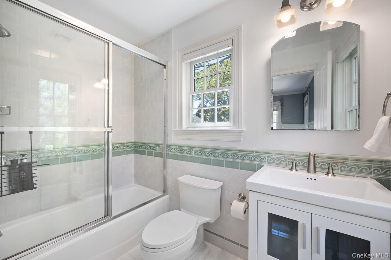 11 School Lane, Scarsdale, NY 10583