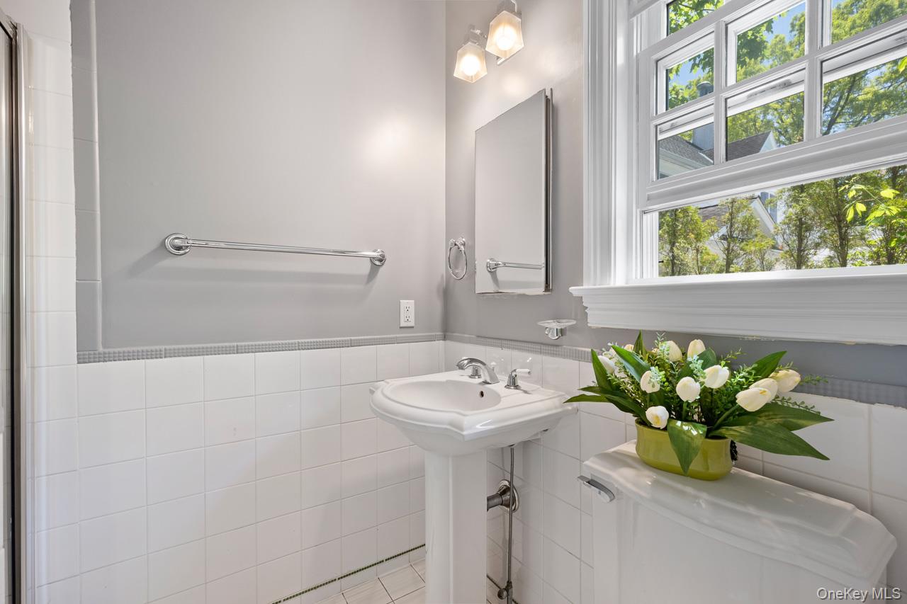 11 School Lane, Scarsdale, NY 10583