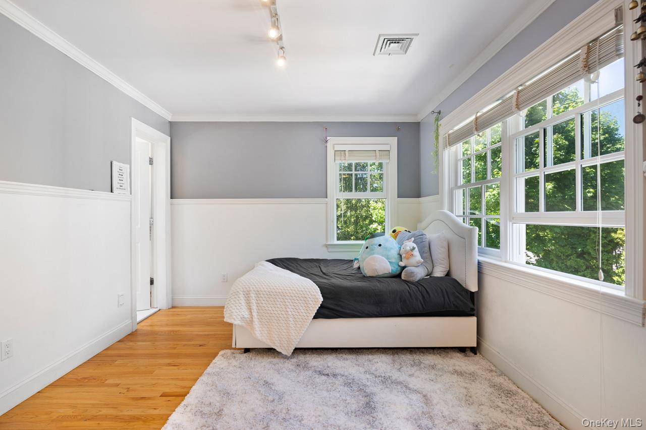 11 School Lane, Scarsdale, NY 10583