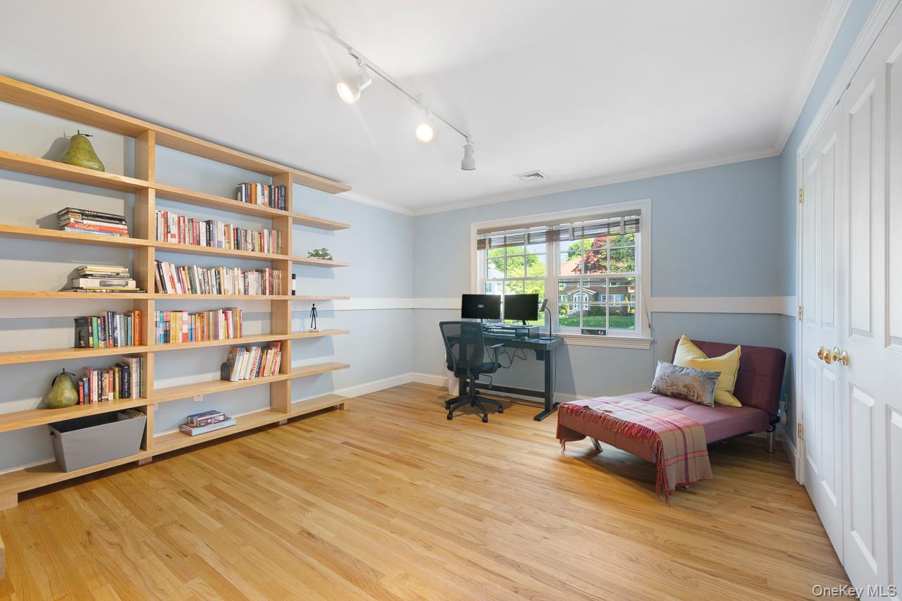 11 School Lane, Scarsdale, NY 10583